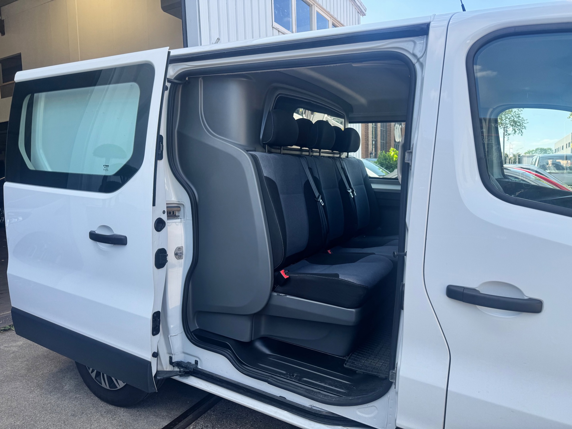 Foto van Opel Vivaro-b