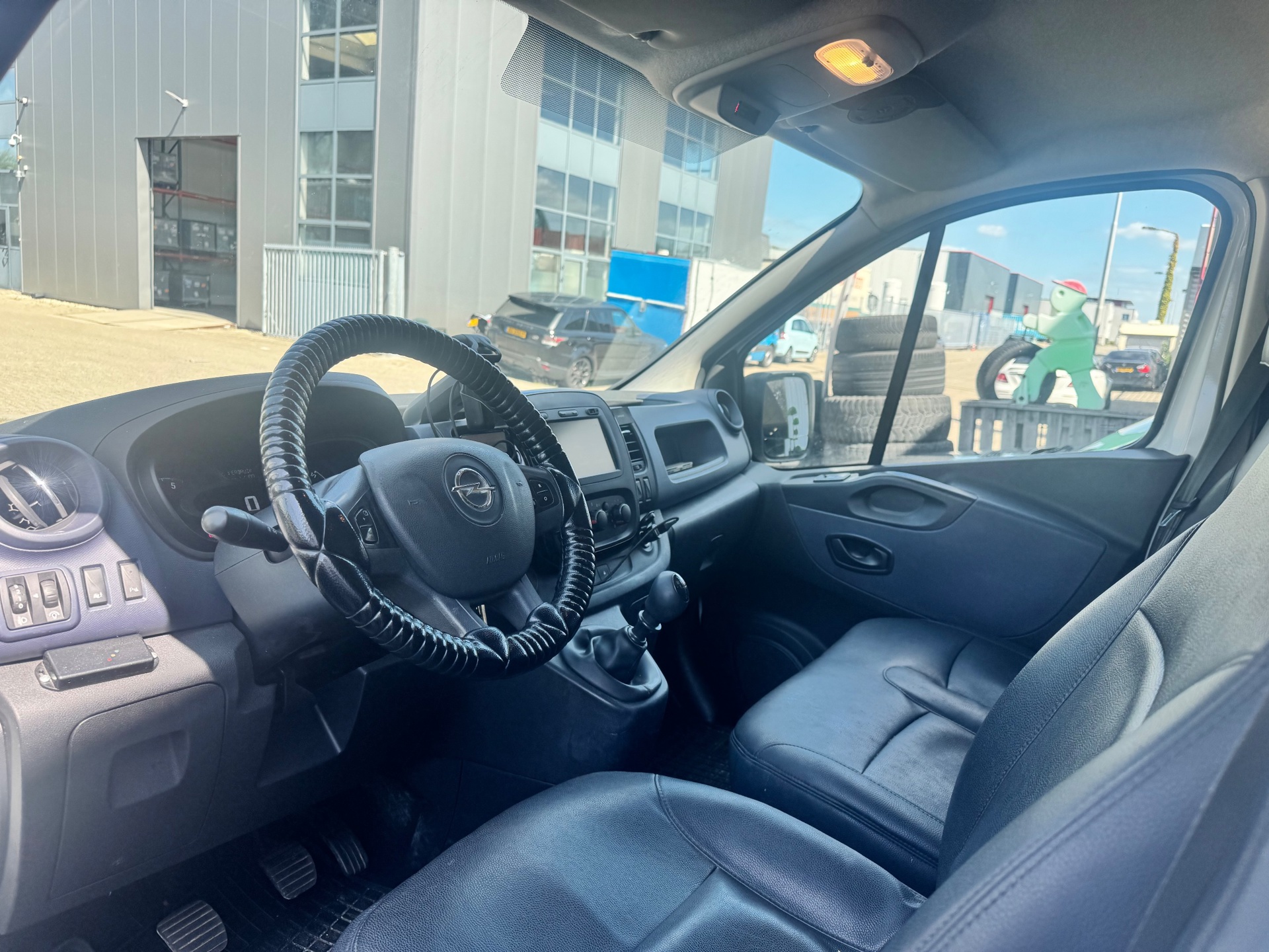 Foto van Opel Vivaro-b