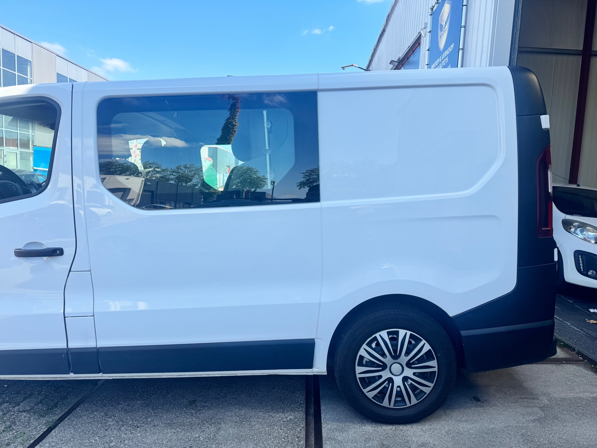 Foto van Opel Vivaro-b