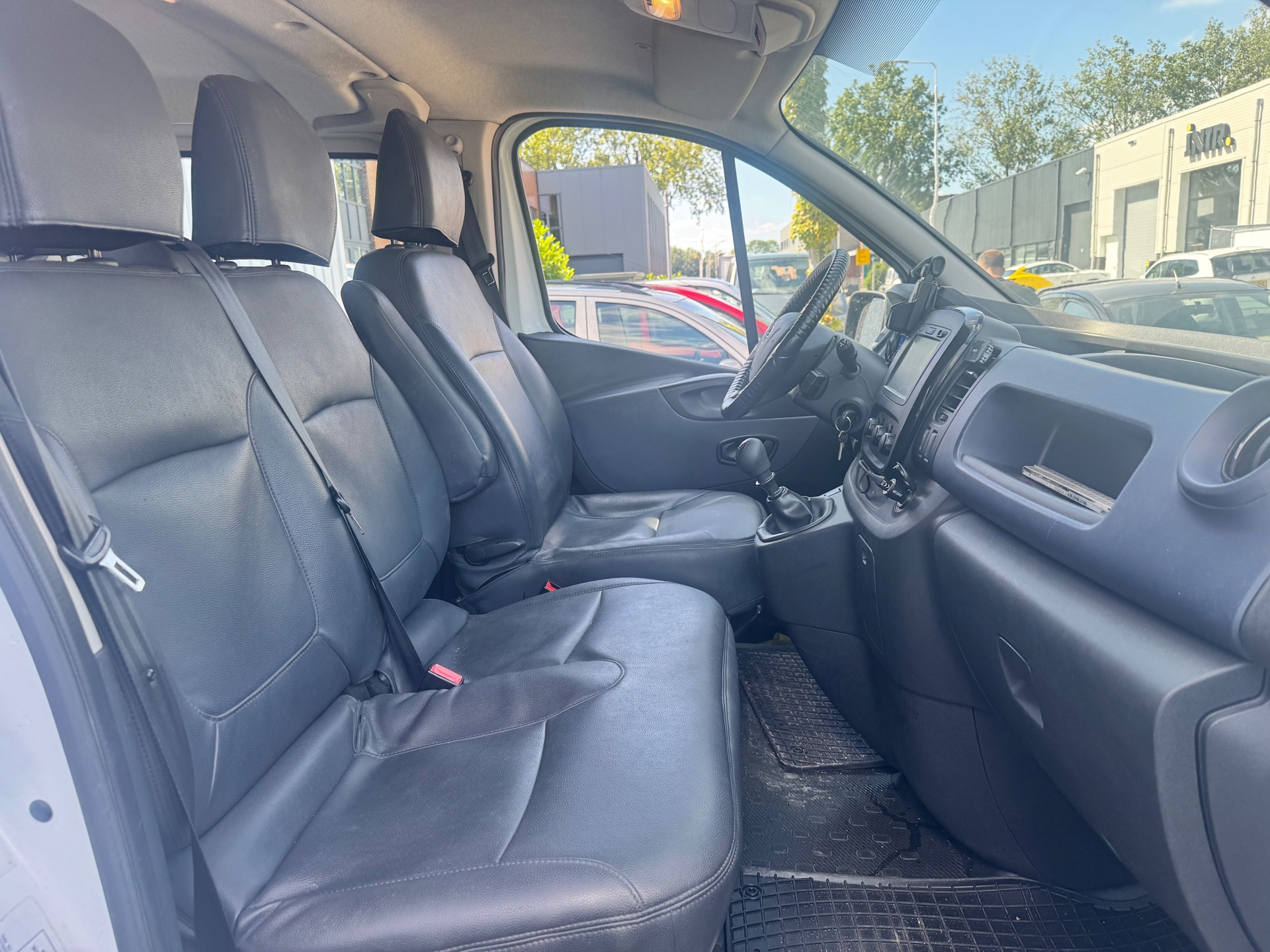 Foto van Opel Vivaro-b