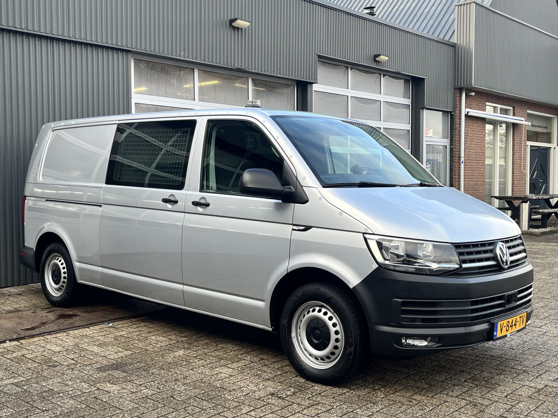 Volkswagen Transporter 2.0 TSI L2H1 2019 - voorkant