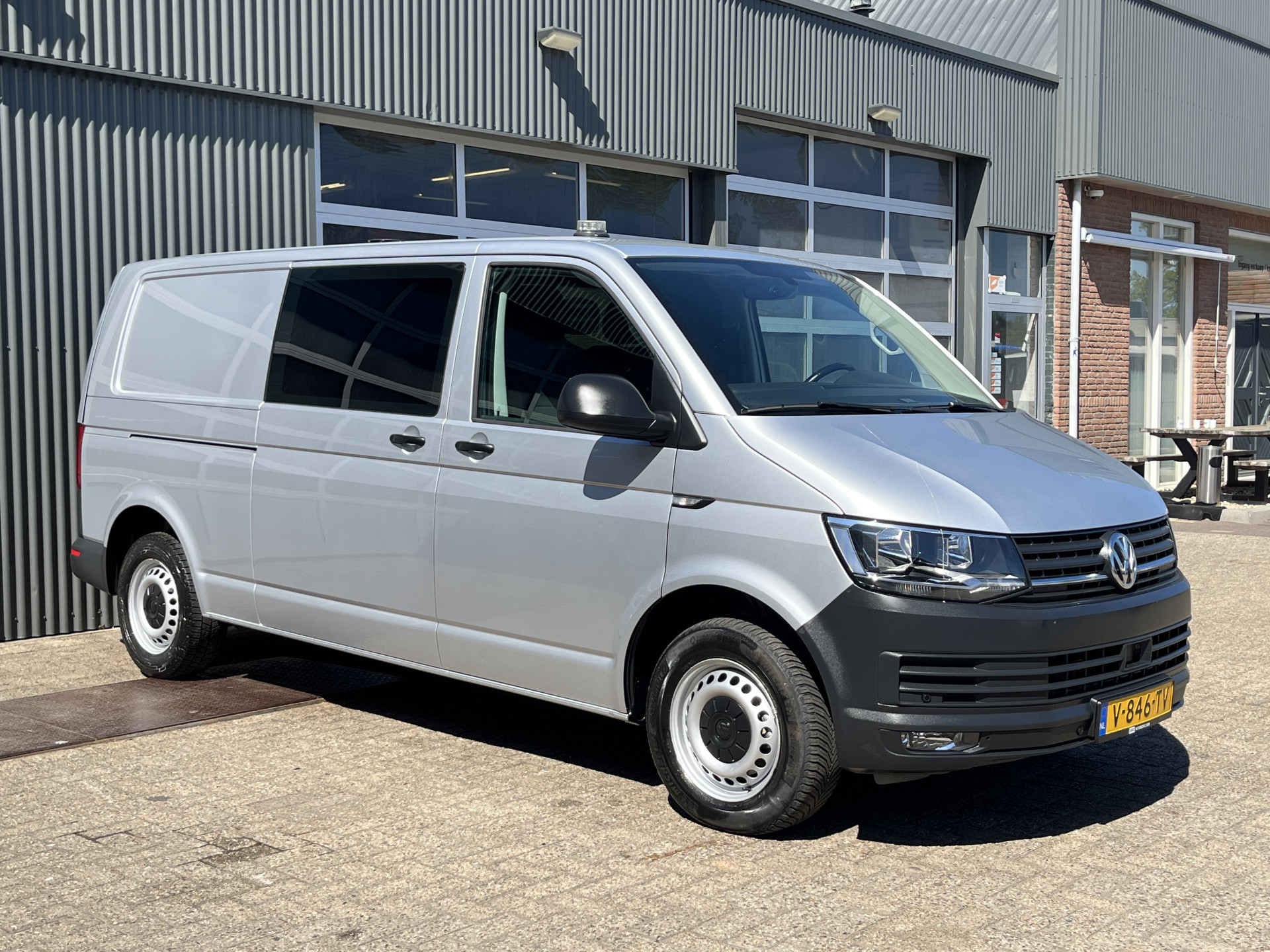 Volkswagen Transporter 2.0 TSI L2H1 2019 - voorkant