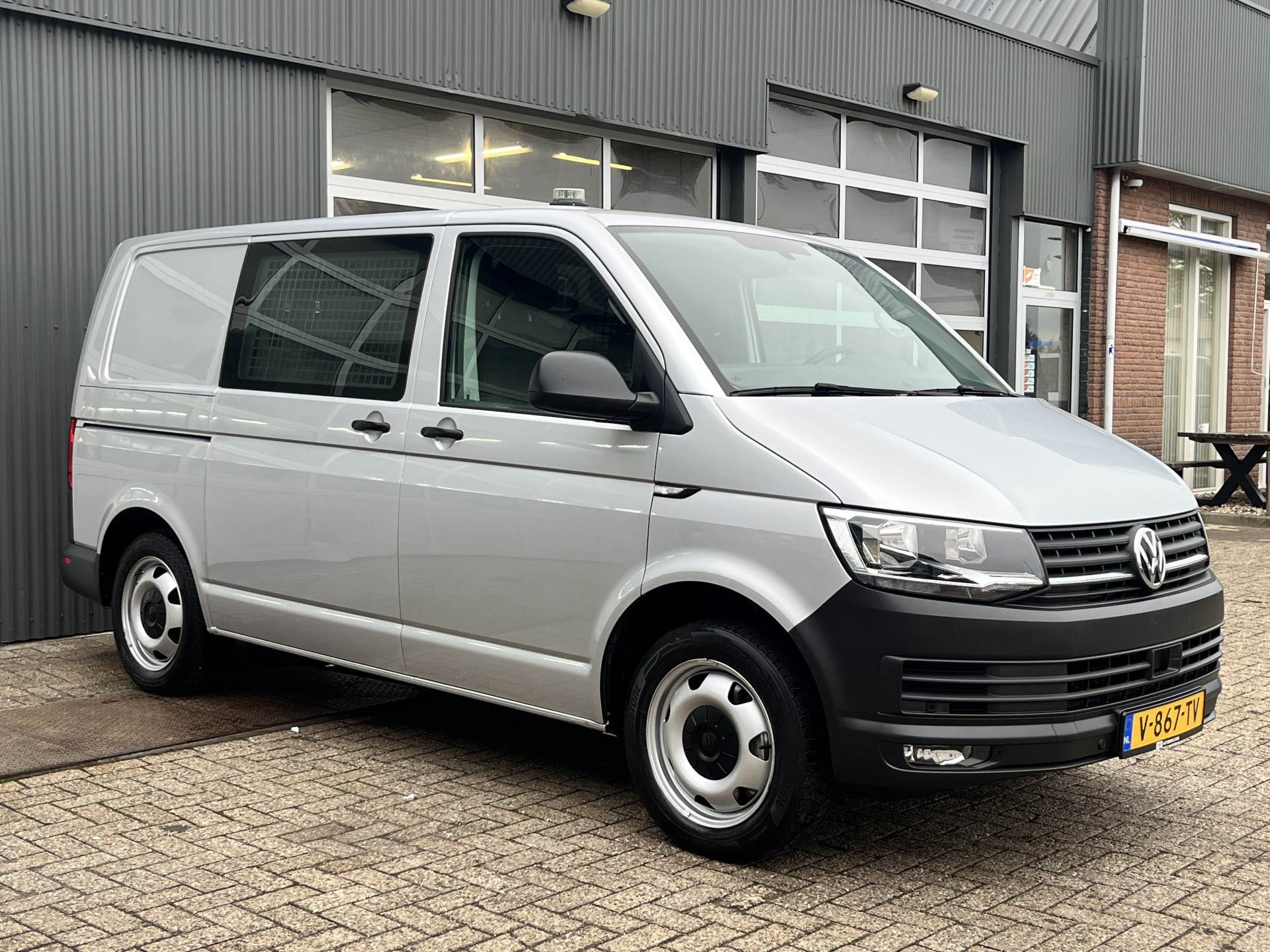 Volkswagen Transporter 2.0 TSI L1H2 Highline 2019 - voorkant
