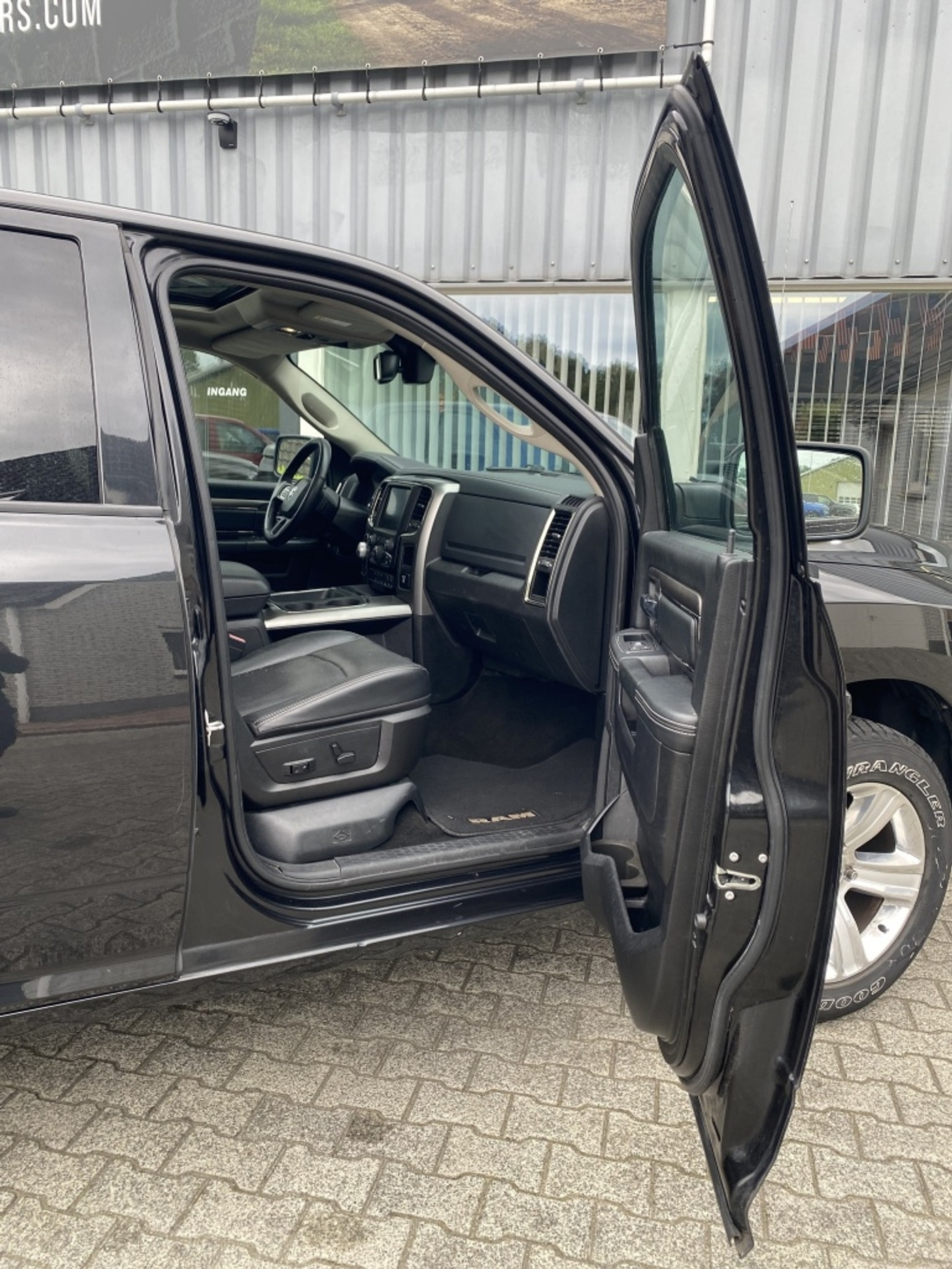 Foto van Dodge Ram 1500 Sport