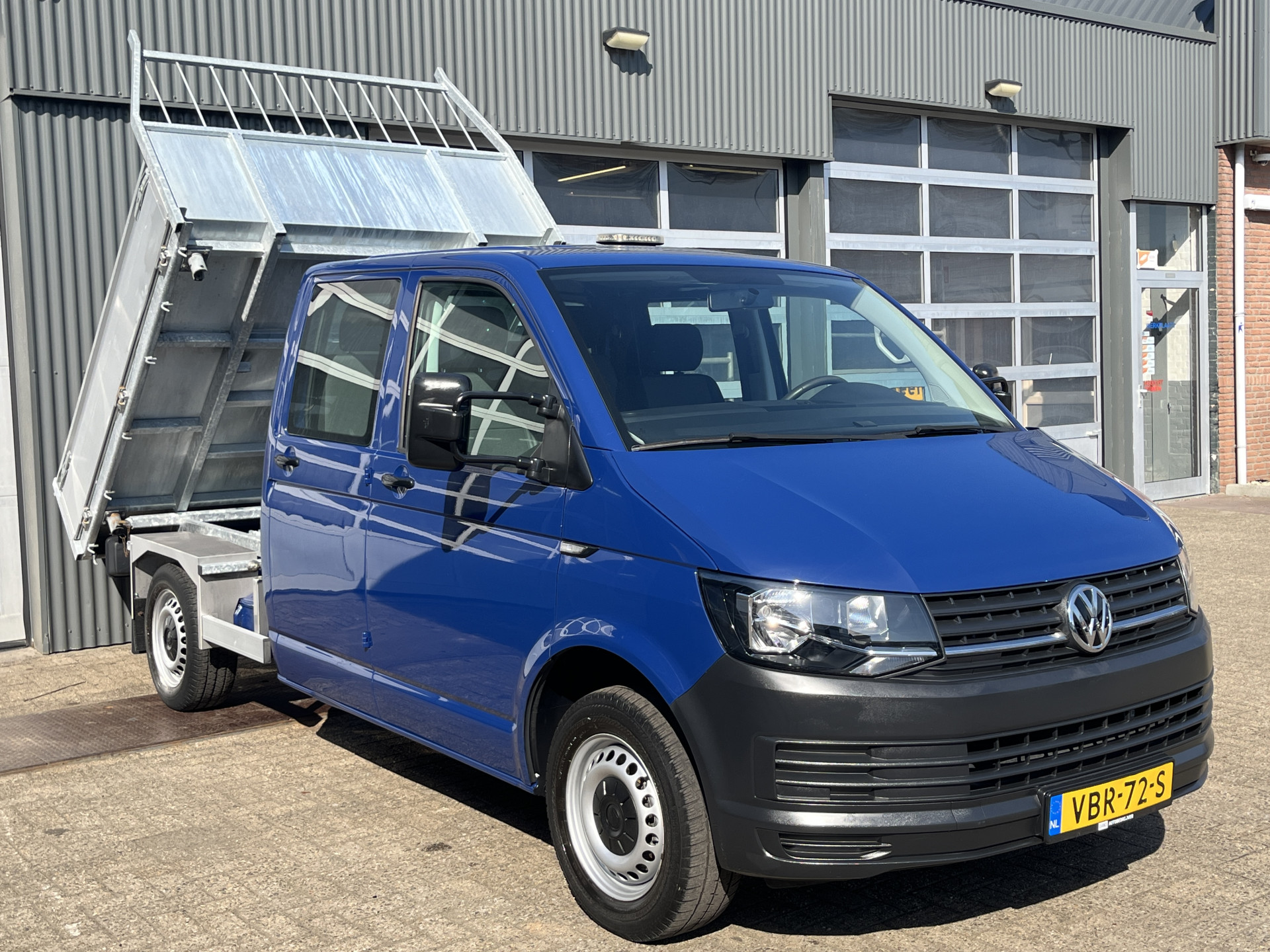 Volkswagen Transporter 2.0 TDI L2H1 DC 2019 - voorkant