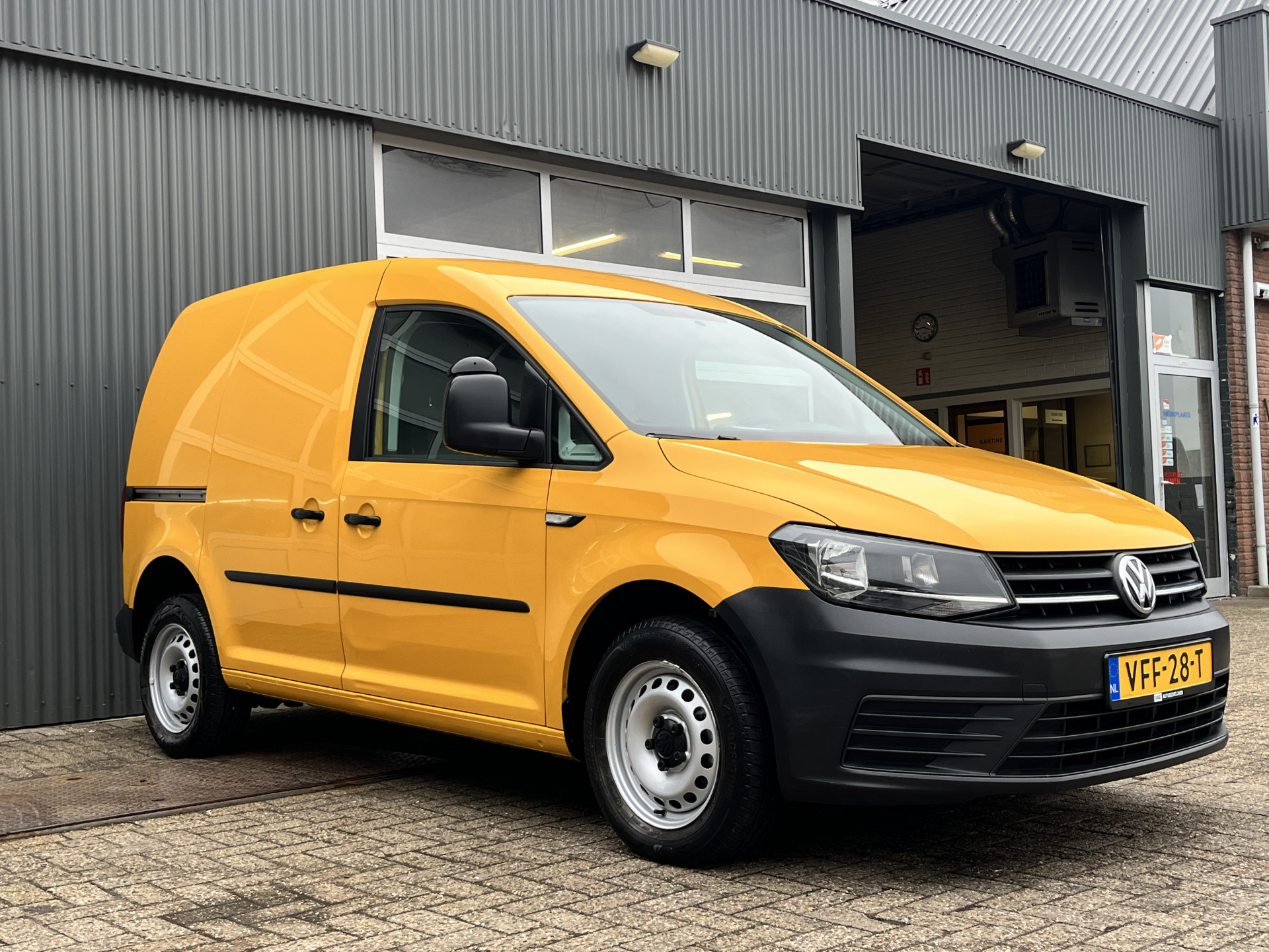 Volkswagen Caddy 2.0 TDI L1H1 BMT Trendline 2020 - voorkant