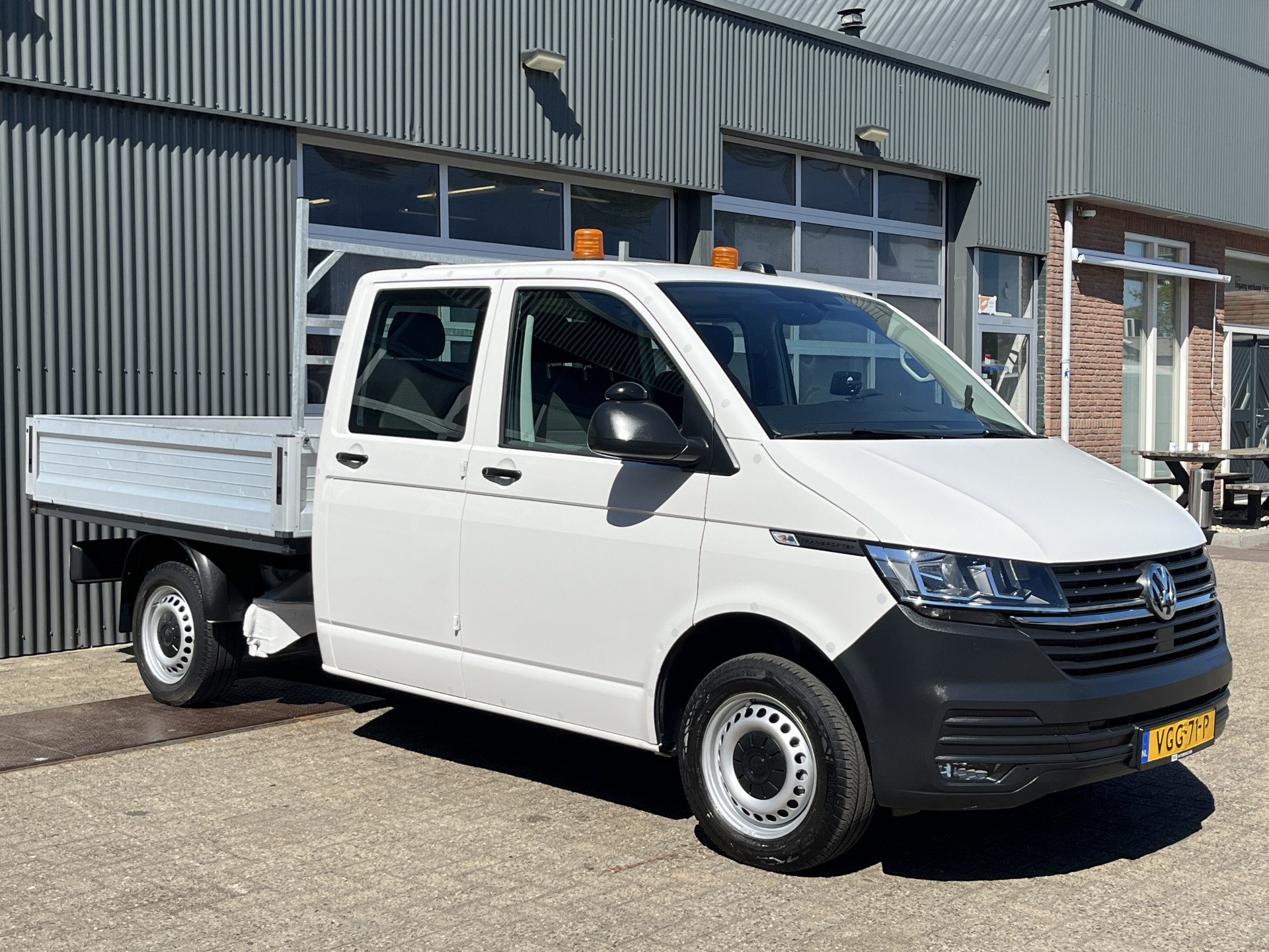 Volkswagen Transporter 2.0 TDI L2H1 DC 2020 - voorkant