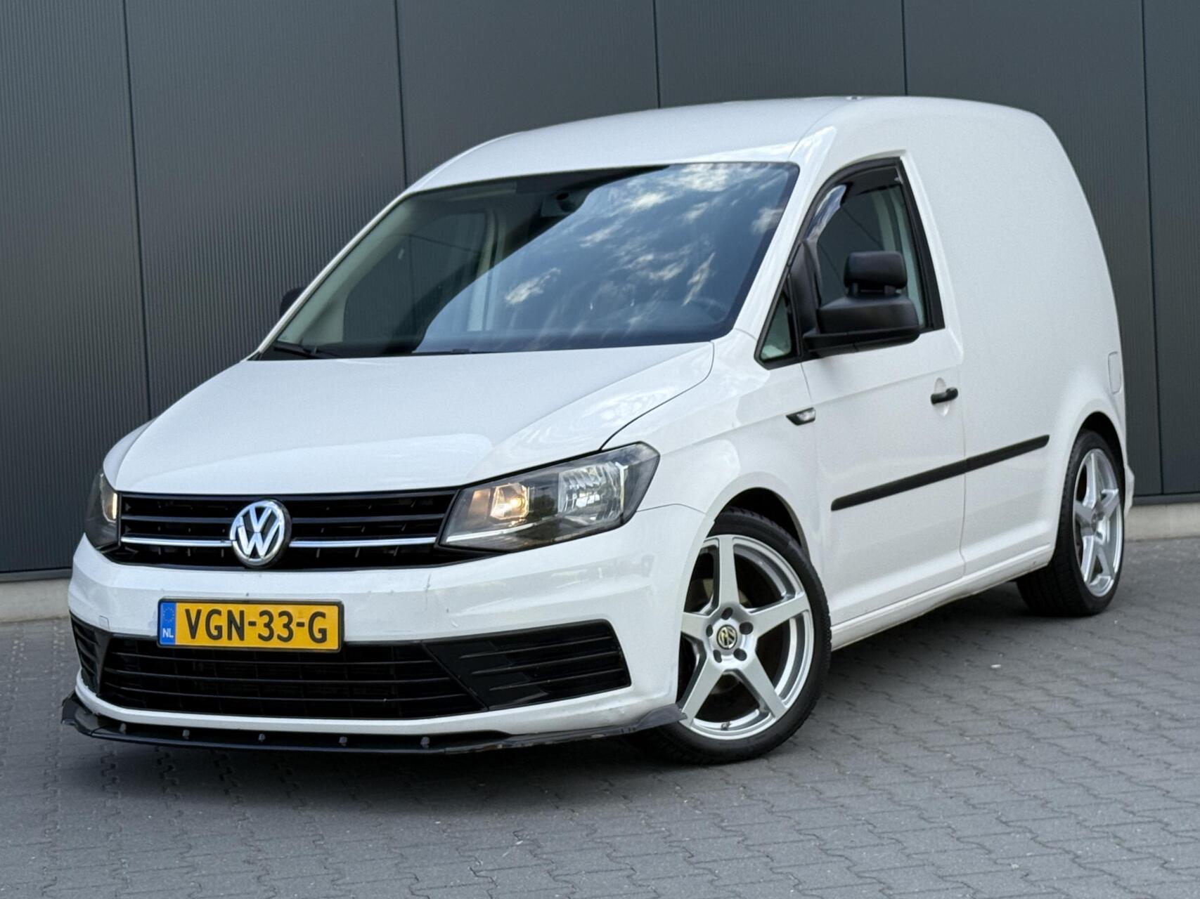 Volkswagen Caddy 2.0 TDI L1H1 Splitter - 18 Inch - Verlaagd. 2020 - voorkant