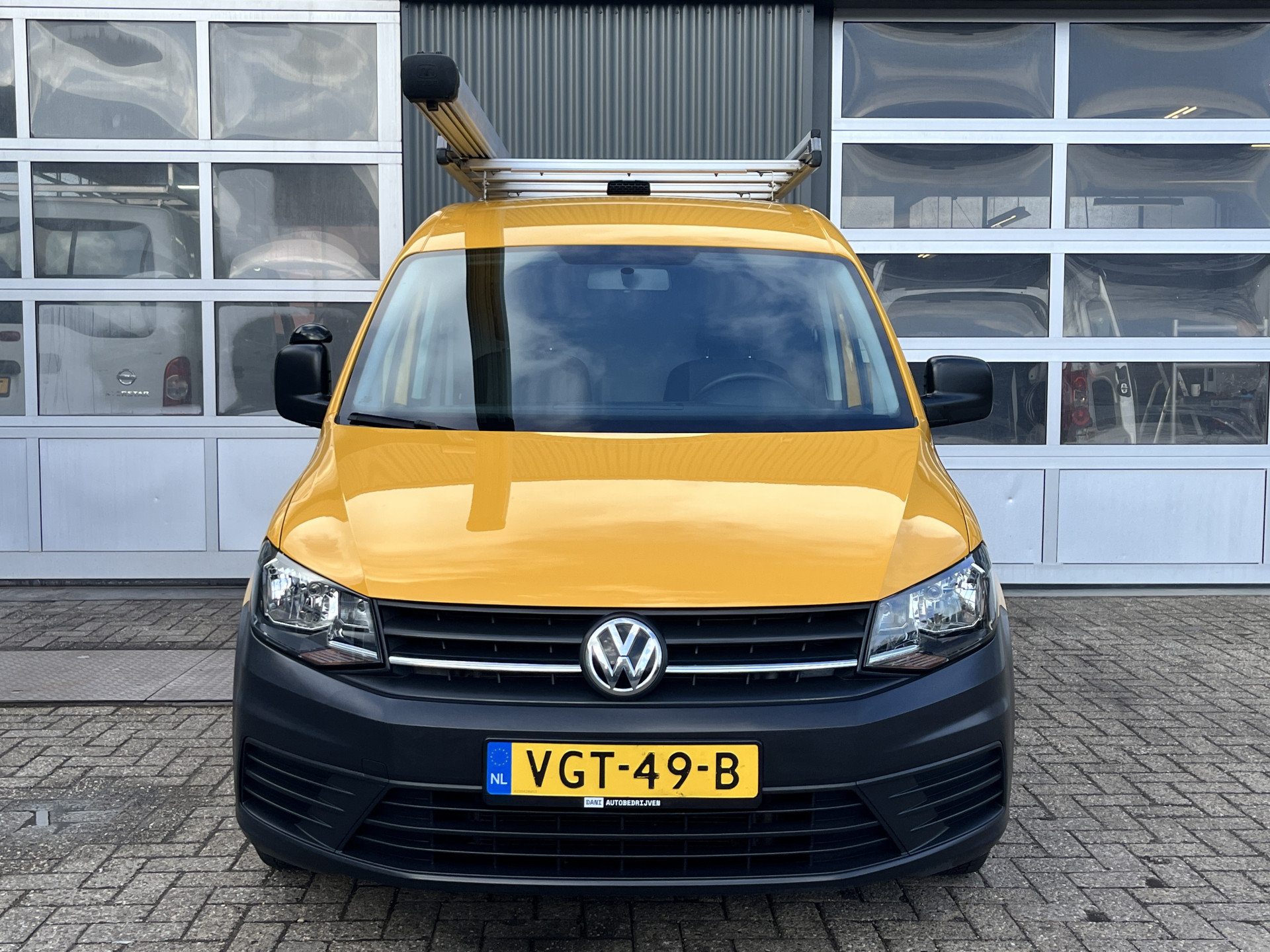 Foto van Volkswagen Caddy Modified Partition Wall
