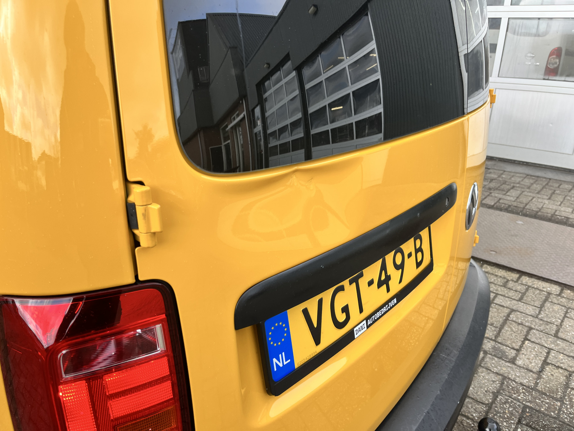 Foto van Volkswagen Caddy Modified Partition Wall