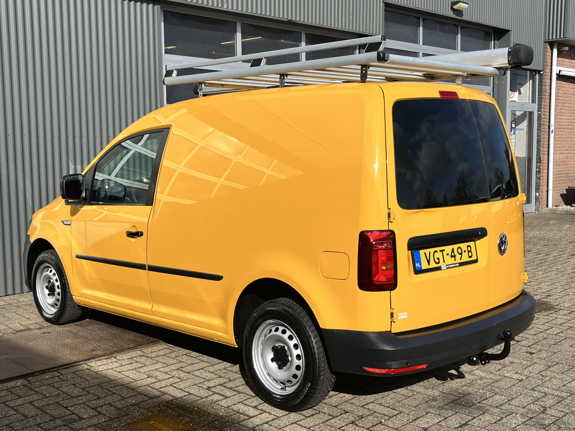 Foto van Volkswagen Caddy Modified Partition Wall