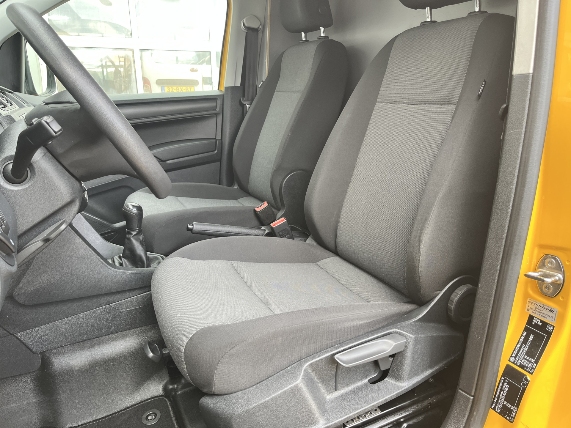 Foto van Volkswagen Caddy Modified Partition Wall
