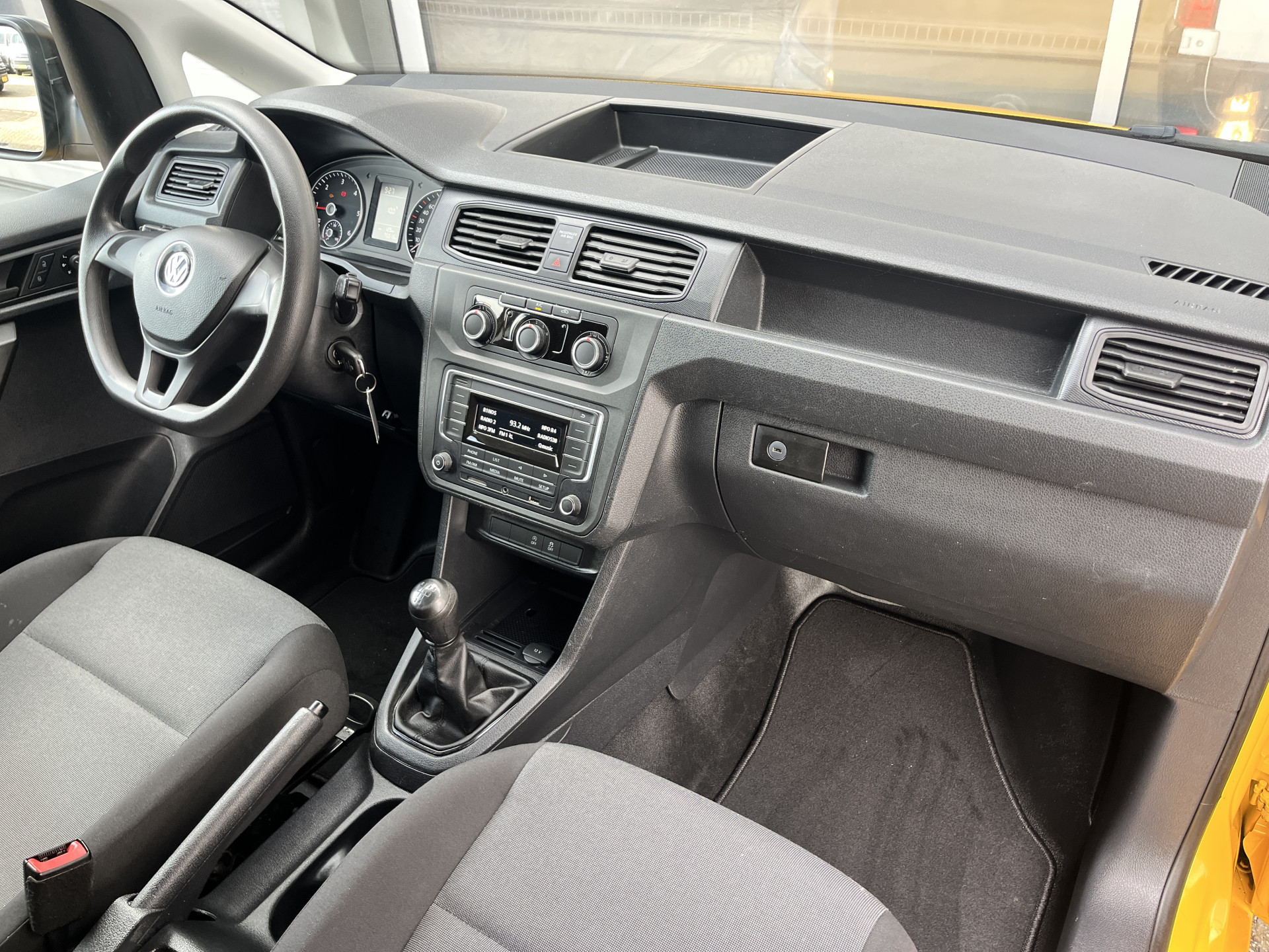Foto van Volkswagen Caddy Modified Partition Wall
