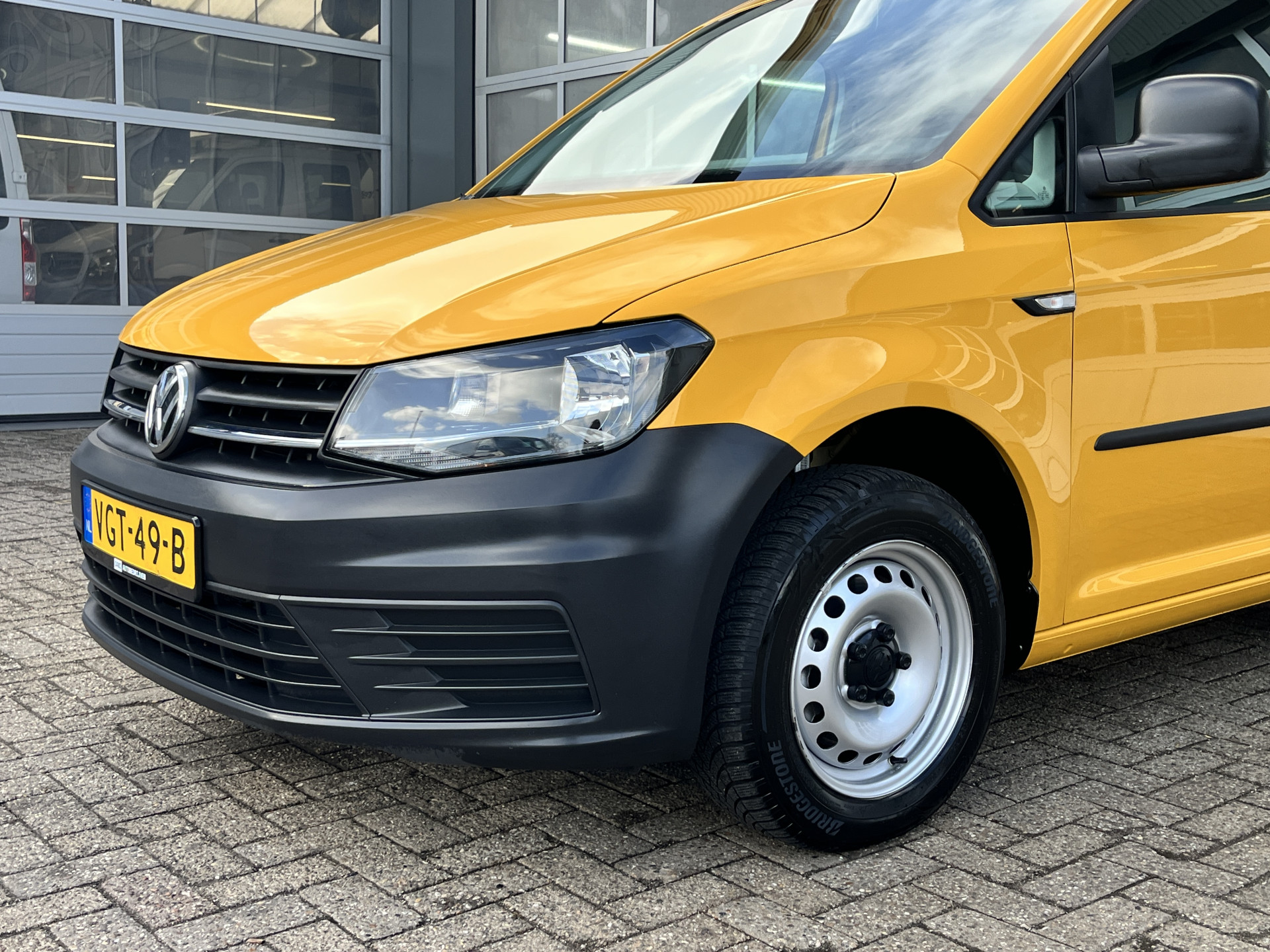 Foto van Volkswagen Caddy Modified Partition Wall