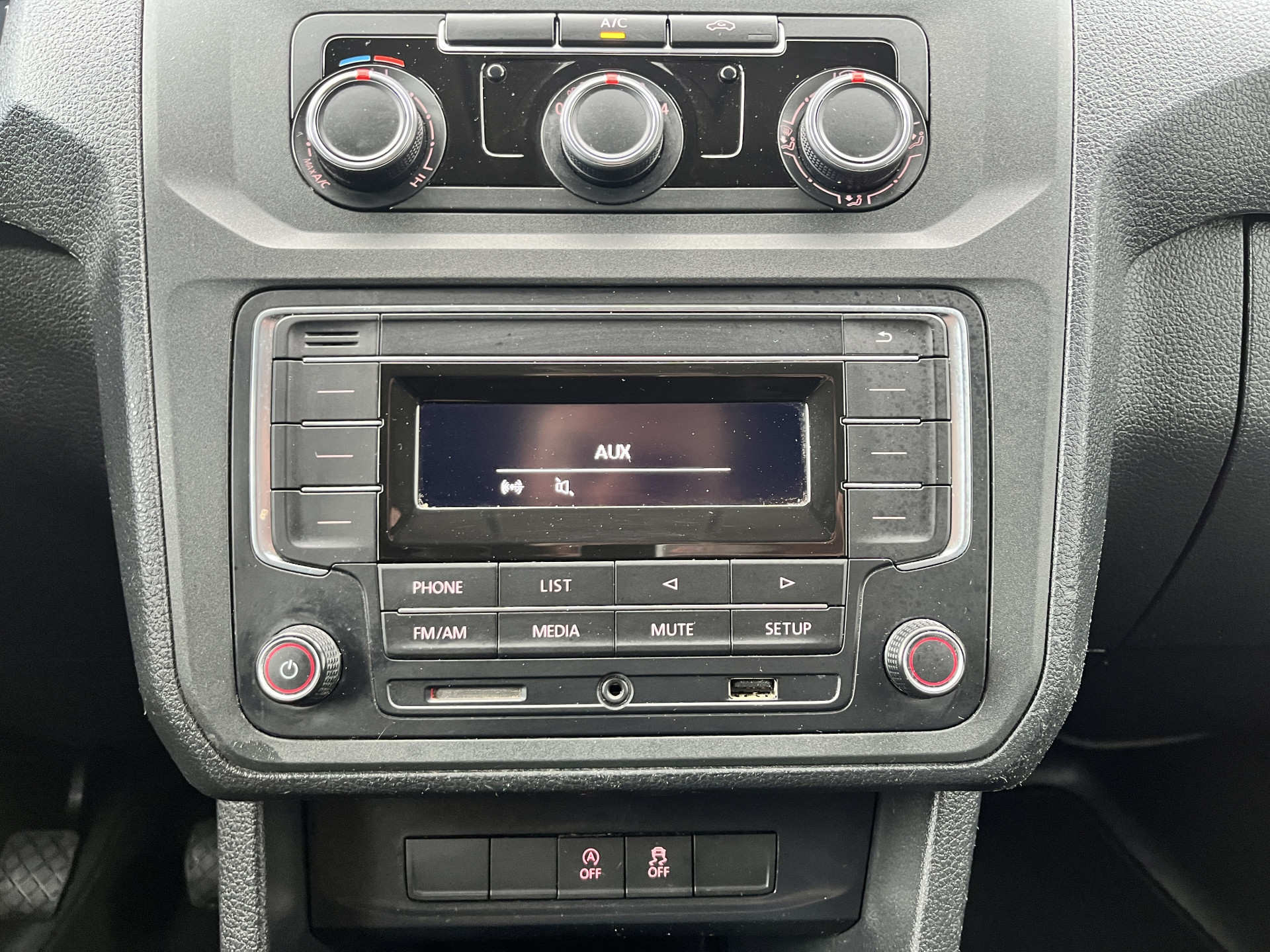 Foto van Volkswagen Caddy Modified Partition Wall