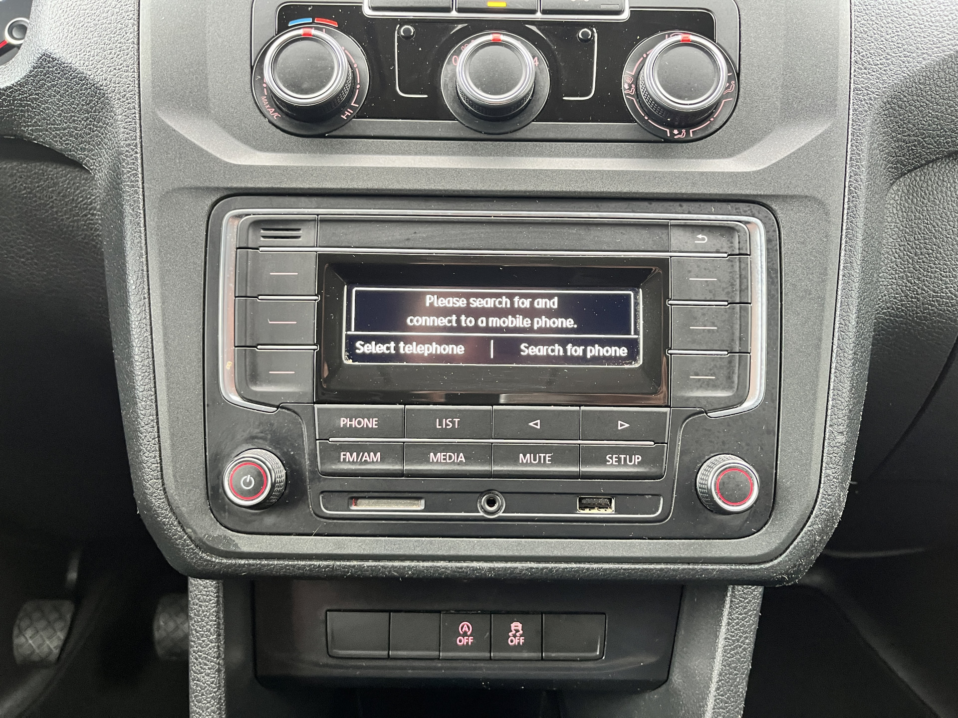 Foto van Volkswagen Caddy Modified Partition Wall