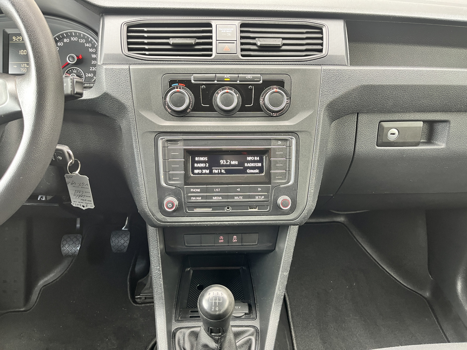 Foto van Volkswagen Caddy Modified Partition Wall