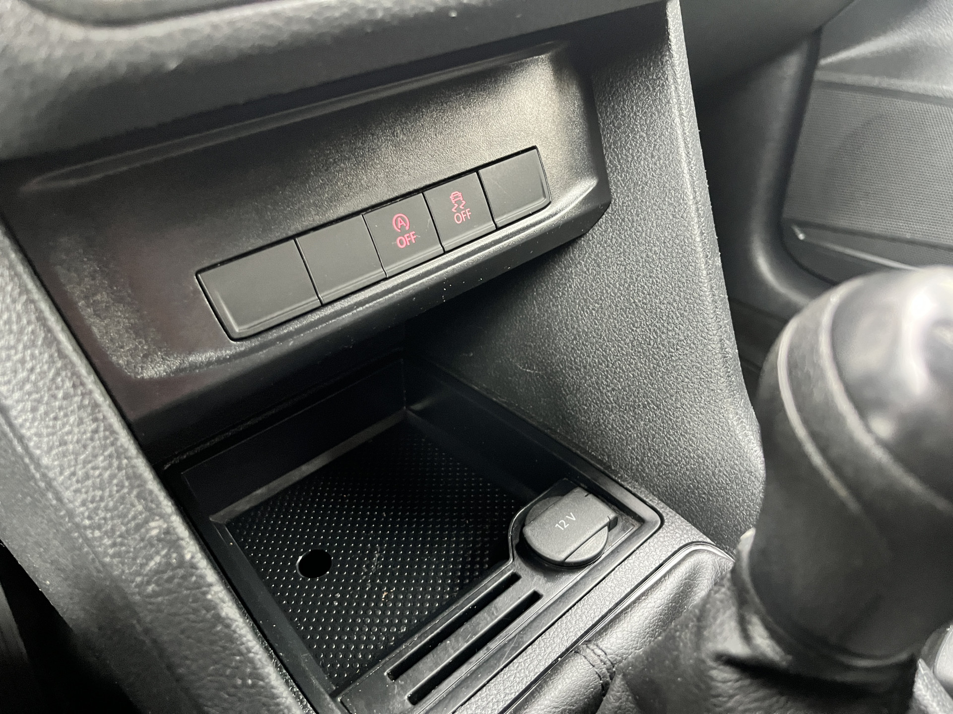 Foto van Volkswagen Caddy Modified Partition Wall