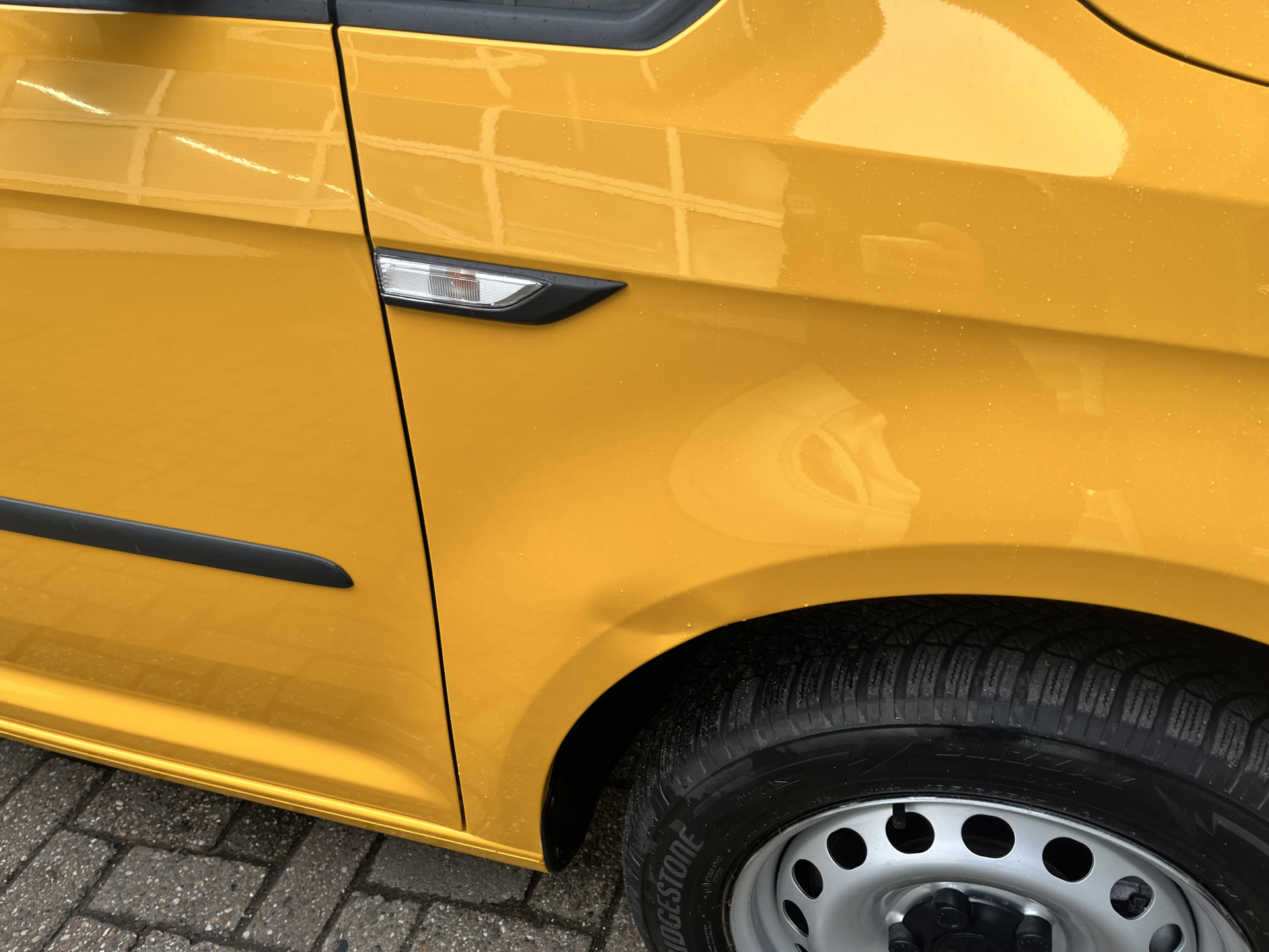 Foto van Volkswagen Caddy Modified Partition Wall