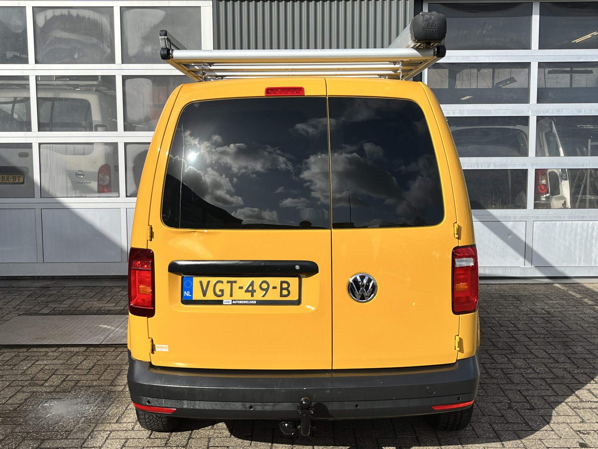 Foto van Volkswagen Caddy Modified Partition Wall