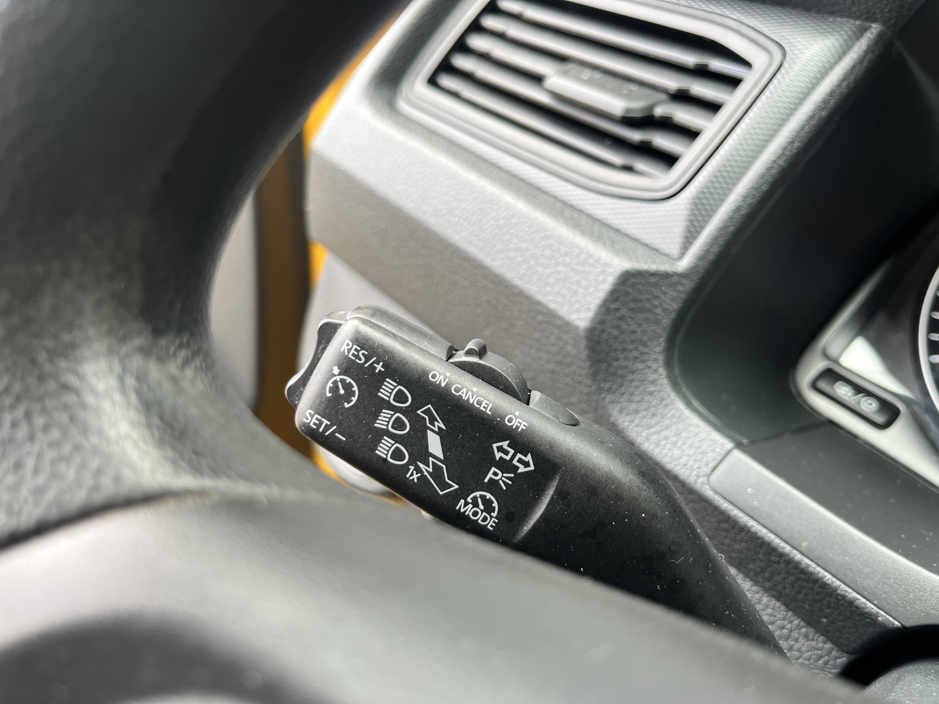 Foto van Volkswagen Caddy Modified Partition Wall