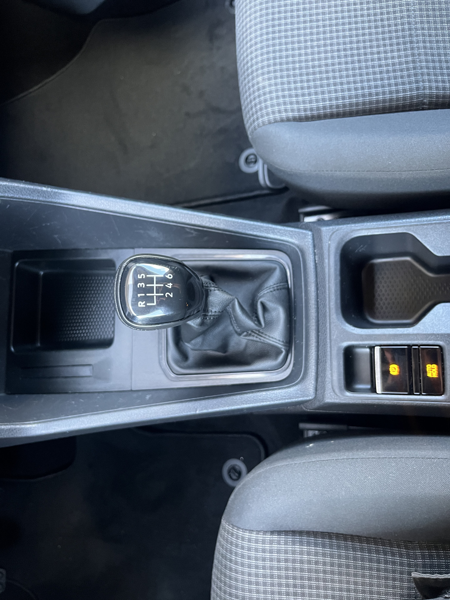 Foto van Volkswagen Caddy Modified Partition Wall