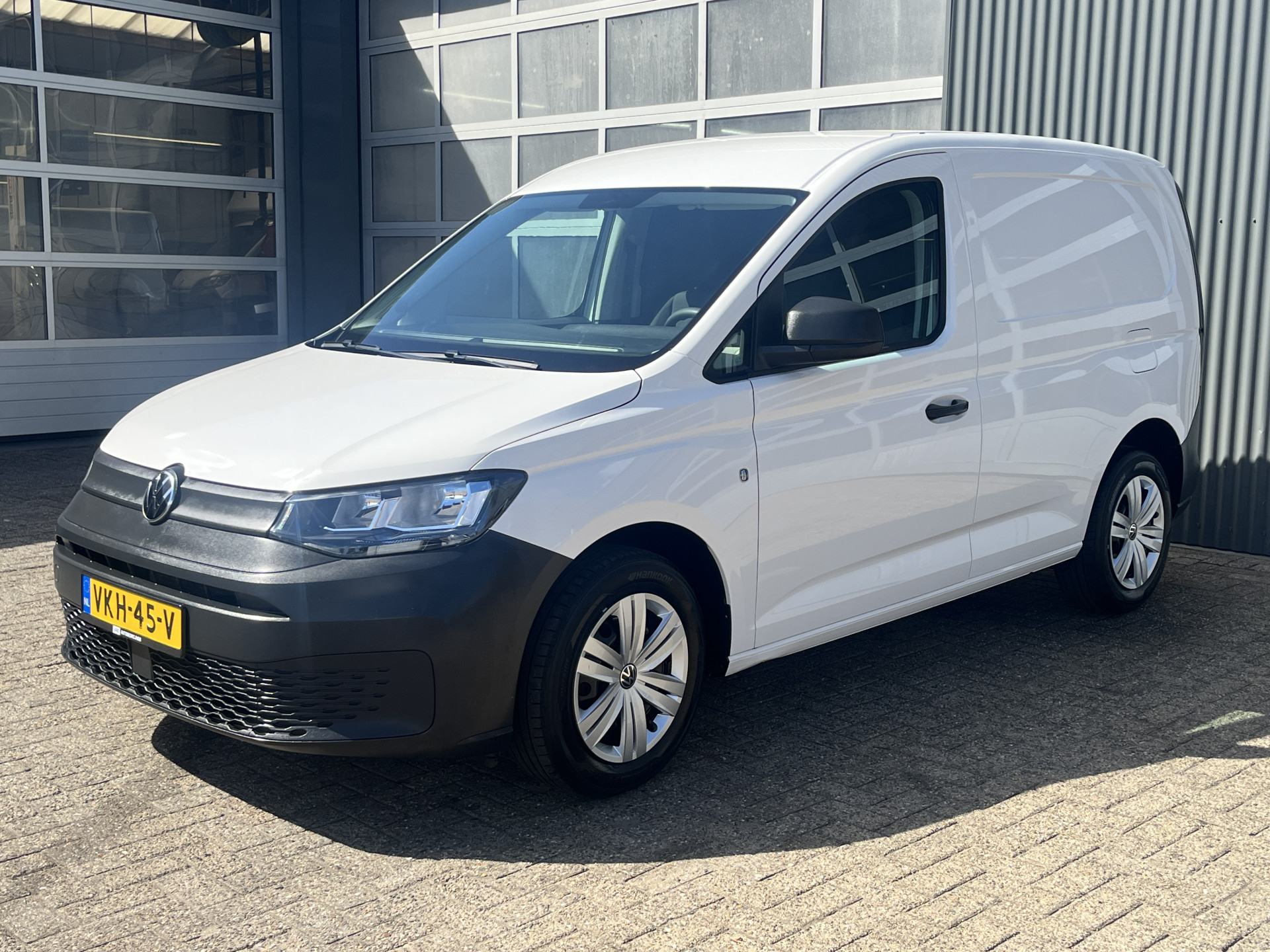 Foto van Volkswagen Caddy Modified Partition Wall