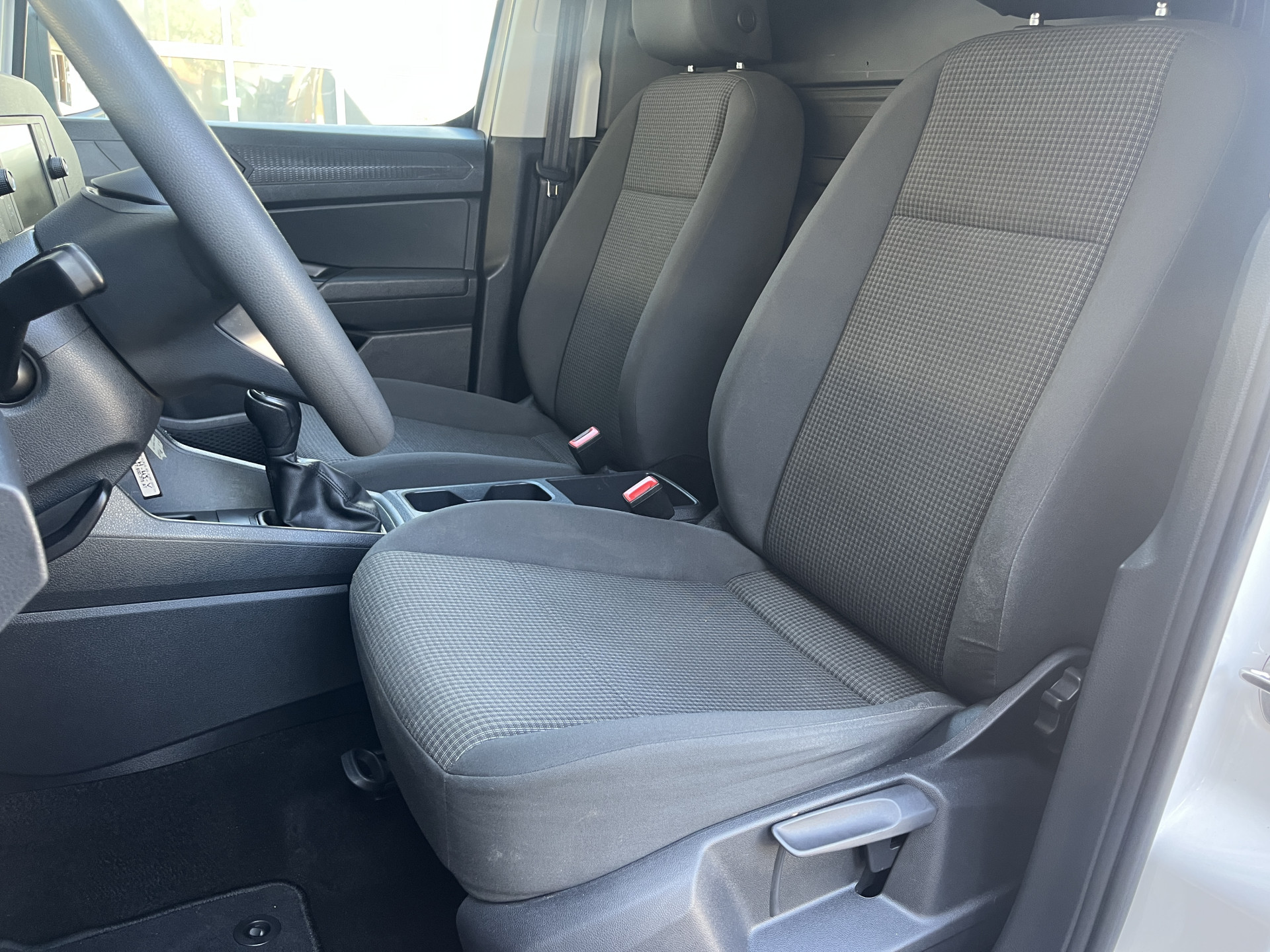 Foto van Volkswagen Caddy Modified Partition Wall