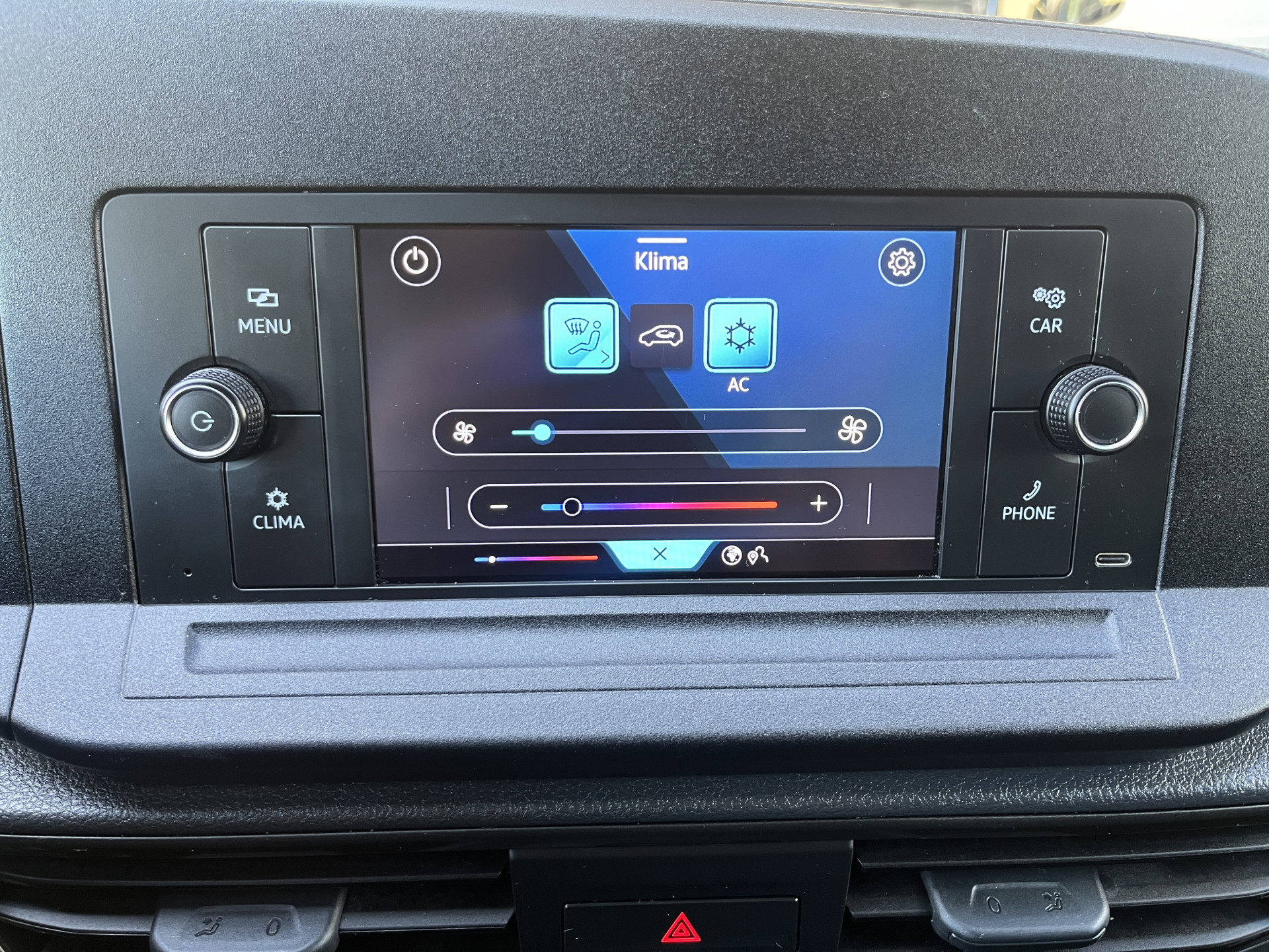 Foto van Volkswagen Caddy Modified Partition Wall