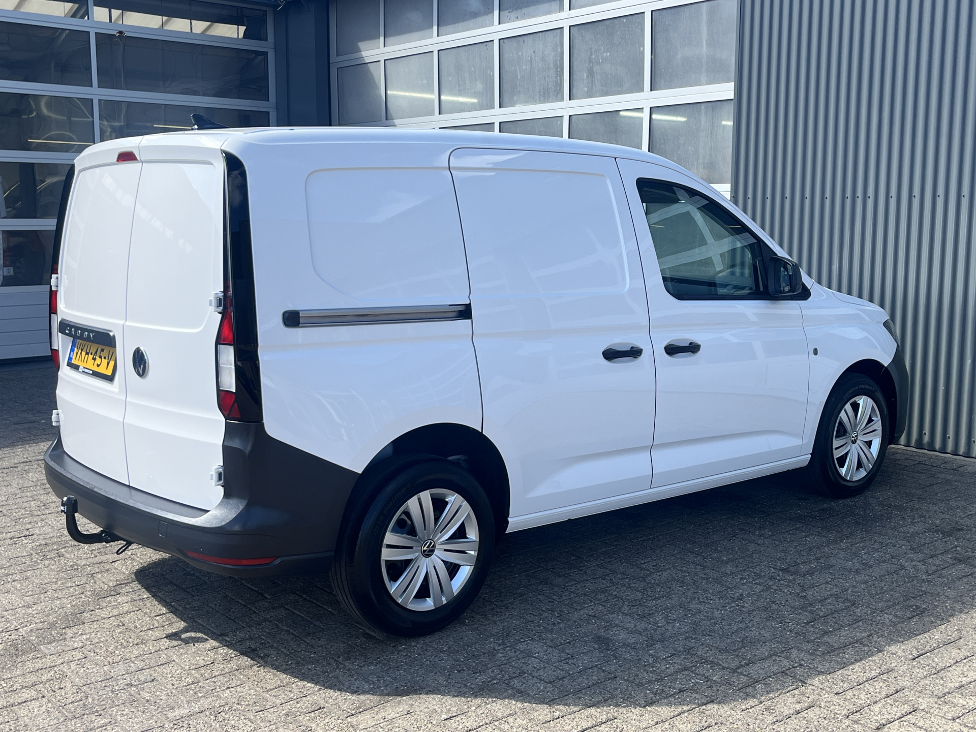 Foto van Volkswagen Caddy Modified Partition Wall