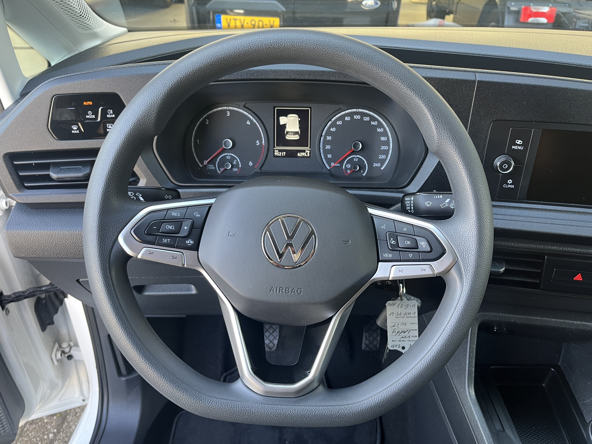 Foto van Volkswagen Caddy Modified Partition Wall