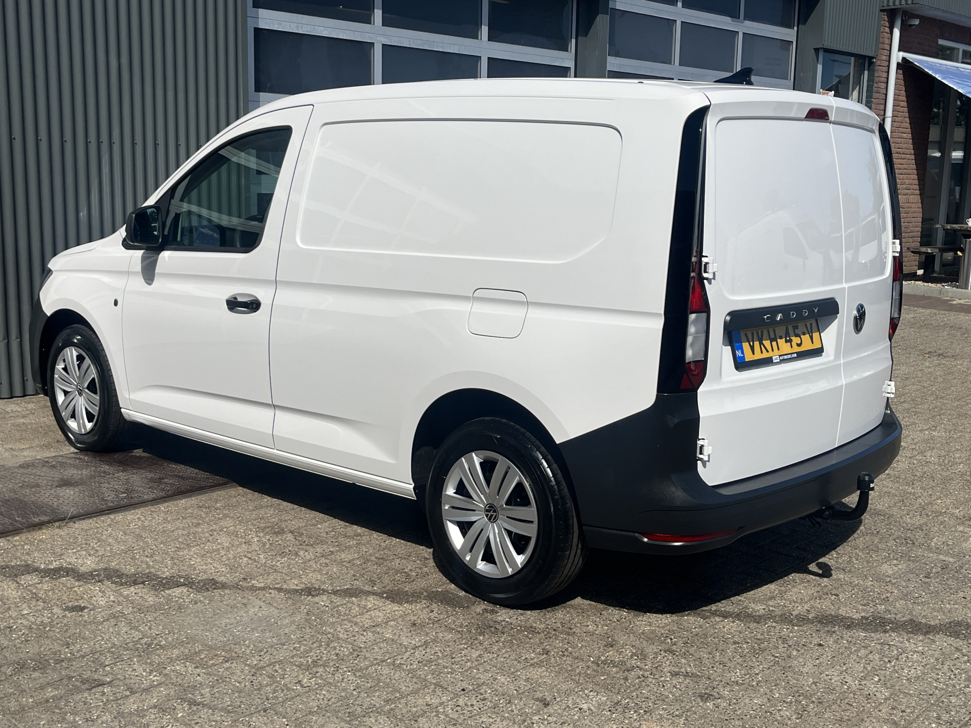 Foto van Volkswagen Caddy Modified Partition Wall
