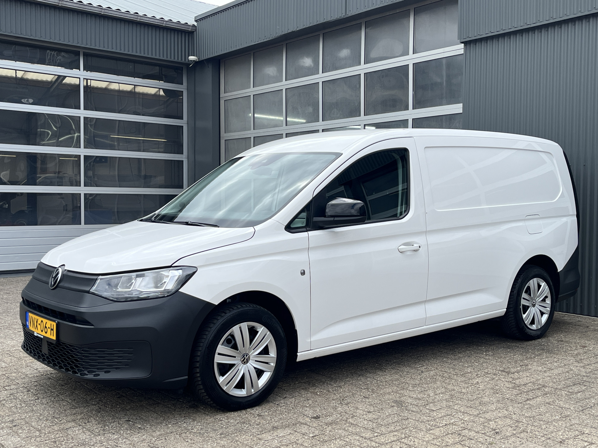 Foto van Volkswagen Caddy Modified Partition Wall