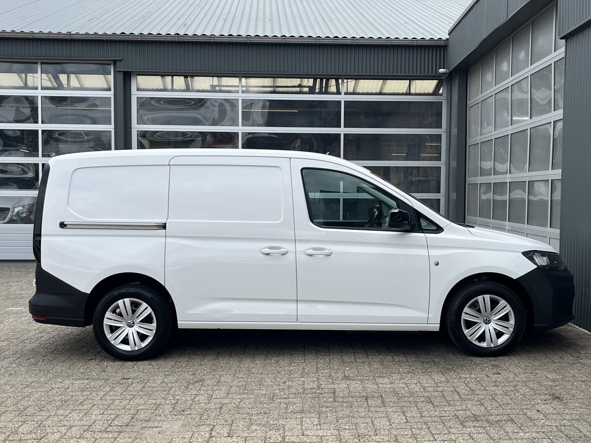 Foto van Volkswagen Caddy Modified Partition Wall
