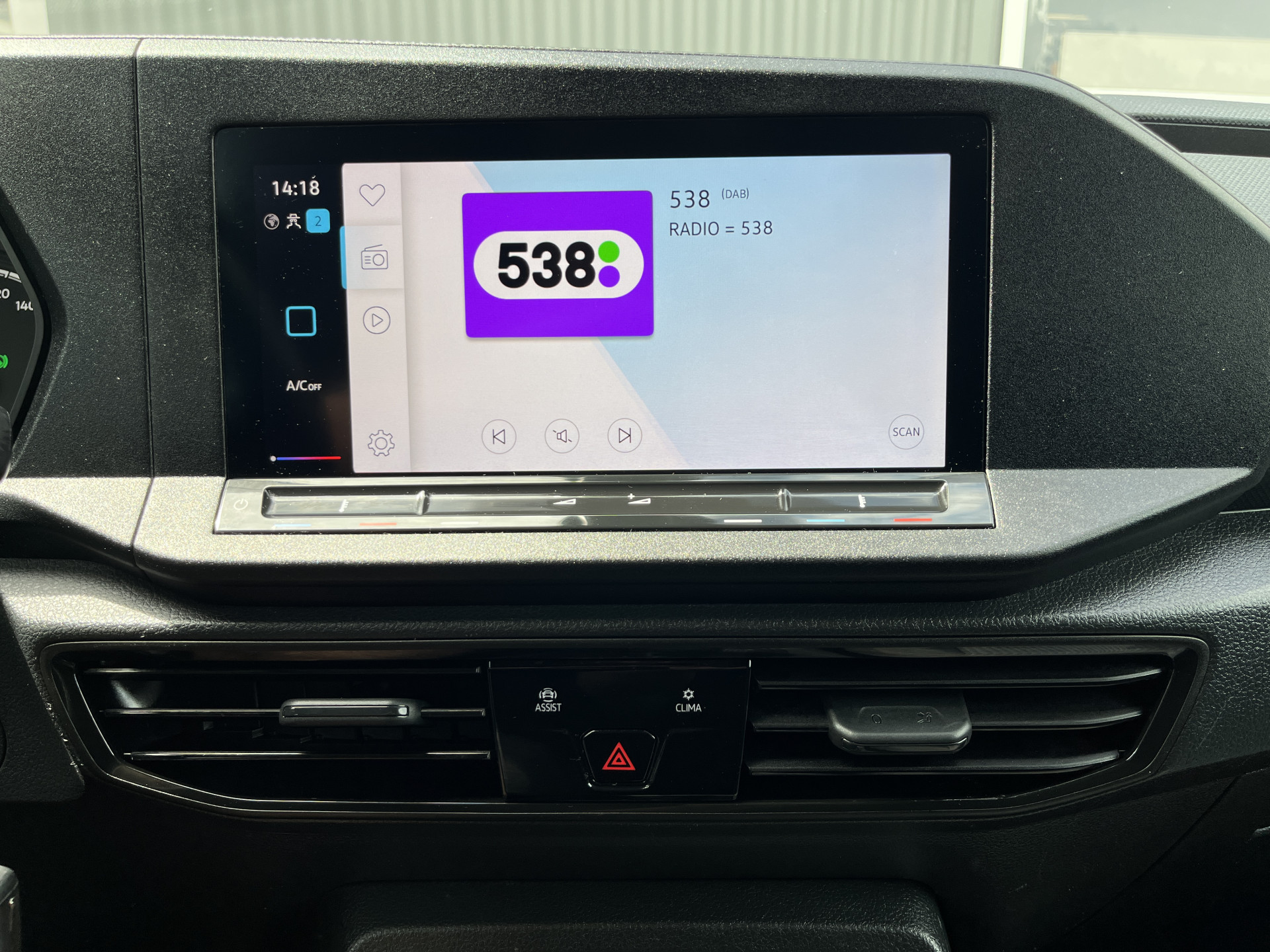 Foto van Volkswagen Caddy Modified Partition Wall