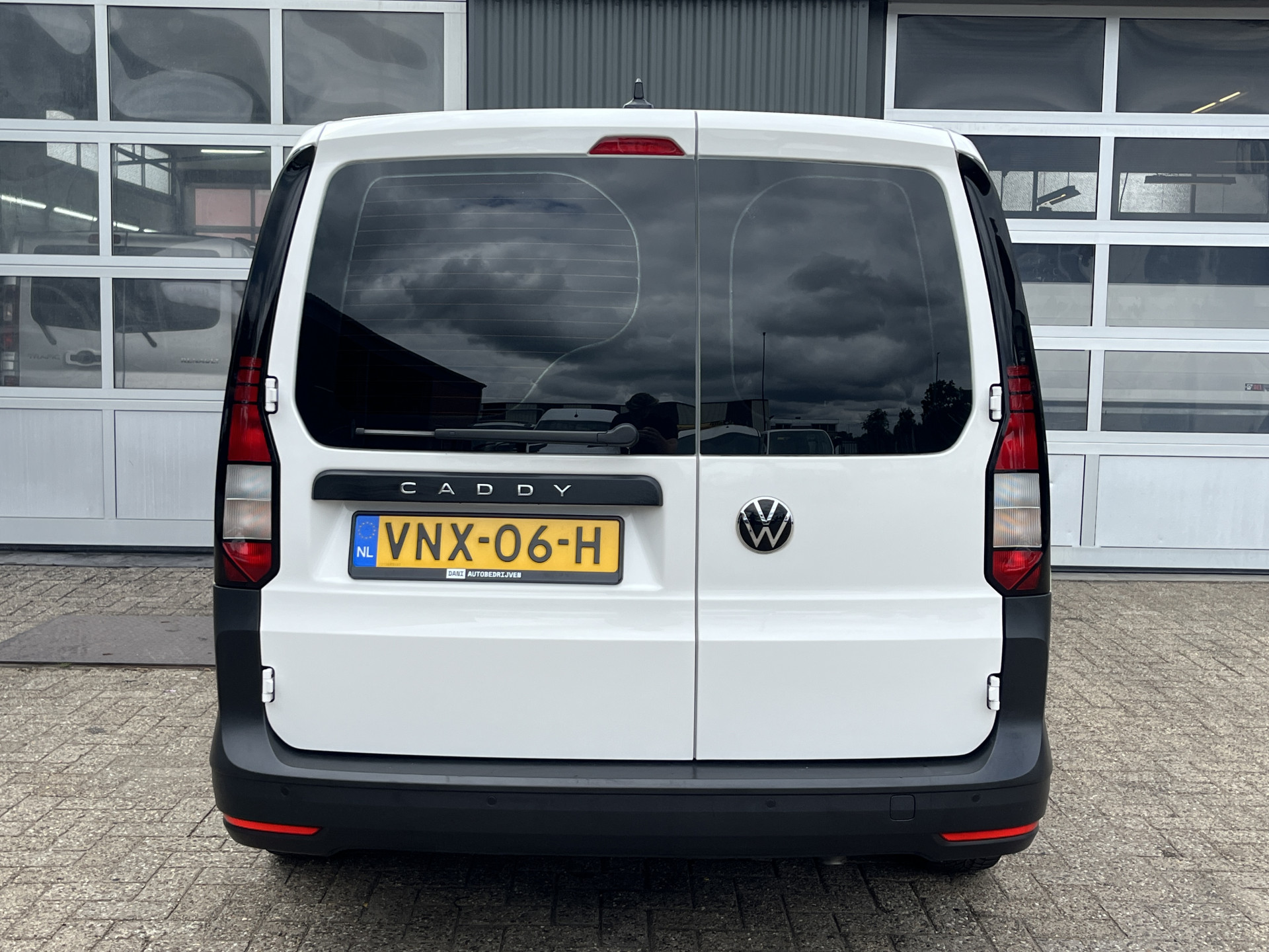 Foto van Volkswagen Caddy Modified Partition Wall