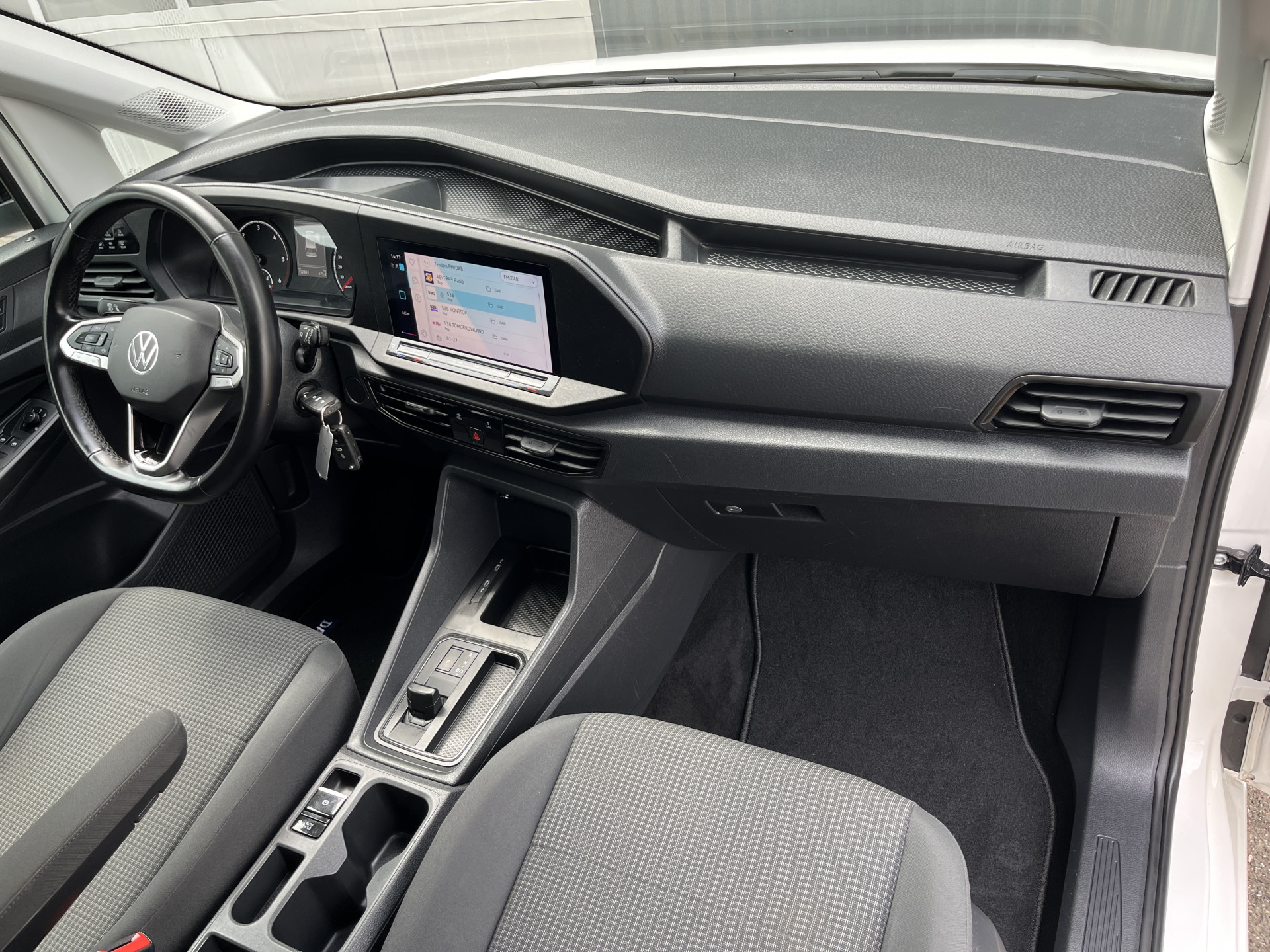 Foto van Volkswagen Caddy Modified Partition Wall