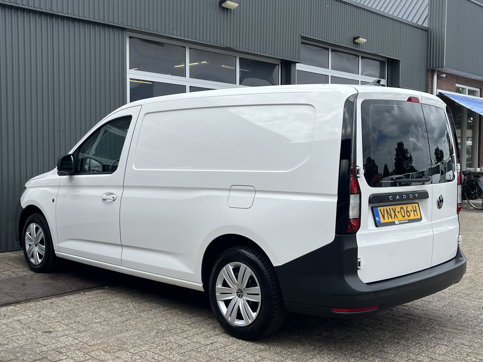 Foto van Volkswagen Caddy Modified Partition Wall