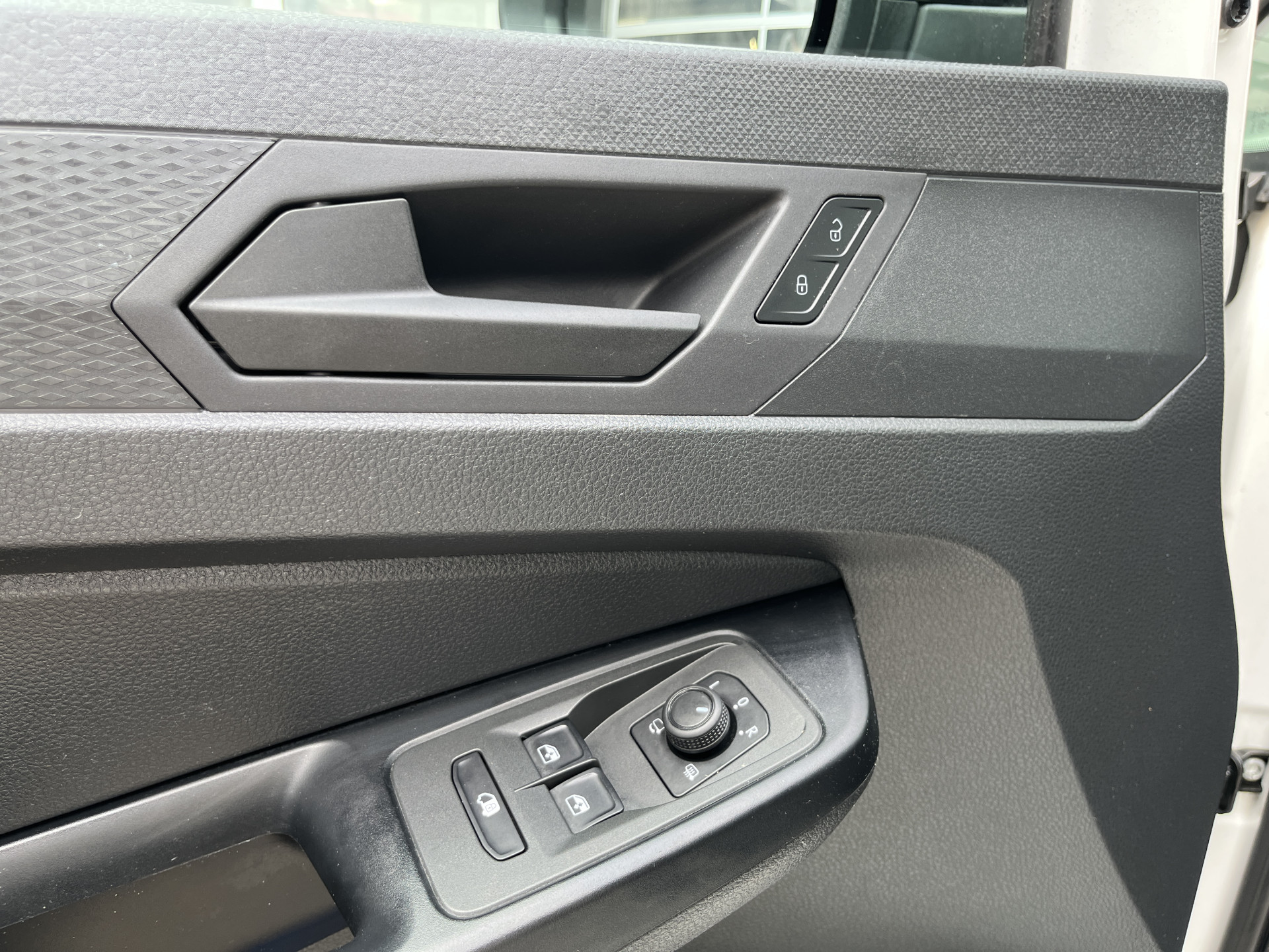 Foto van Volkswagen Caddy Modified Partition Wall