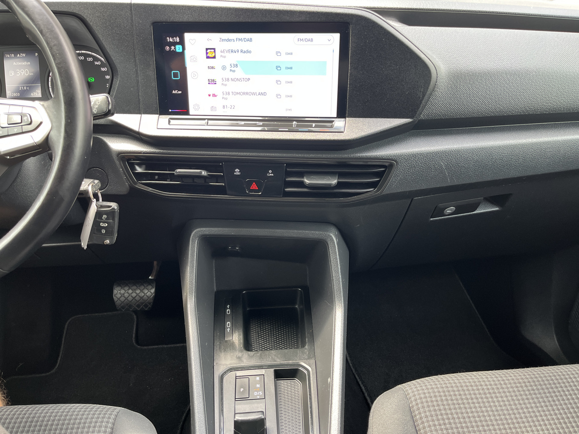 Foto van Volkswagen Caddy Modified Partition Wall