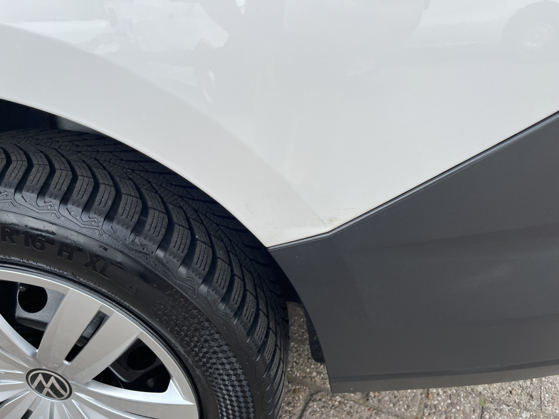 Foto van Volkswagen Caddy Modified Partition Wall