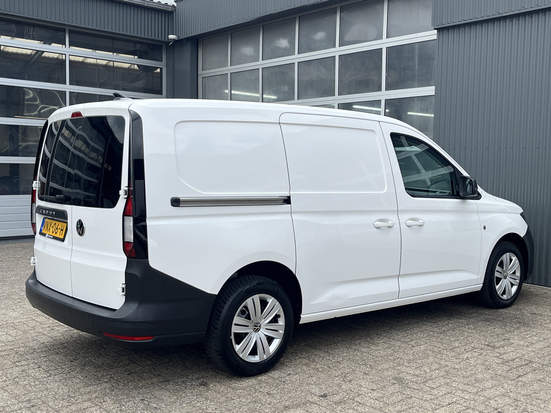Foto van Volkswagen Caddy Modified Partition Wall