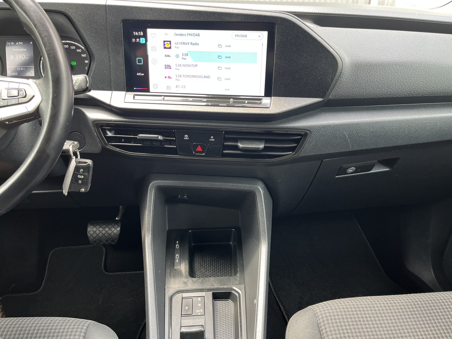 Foto van Volkswagen Caddy Modified Partition Wall