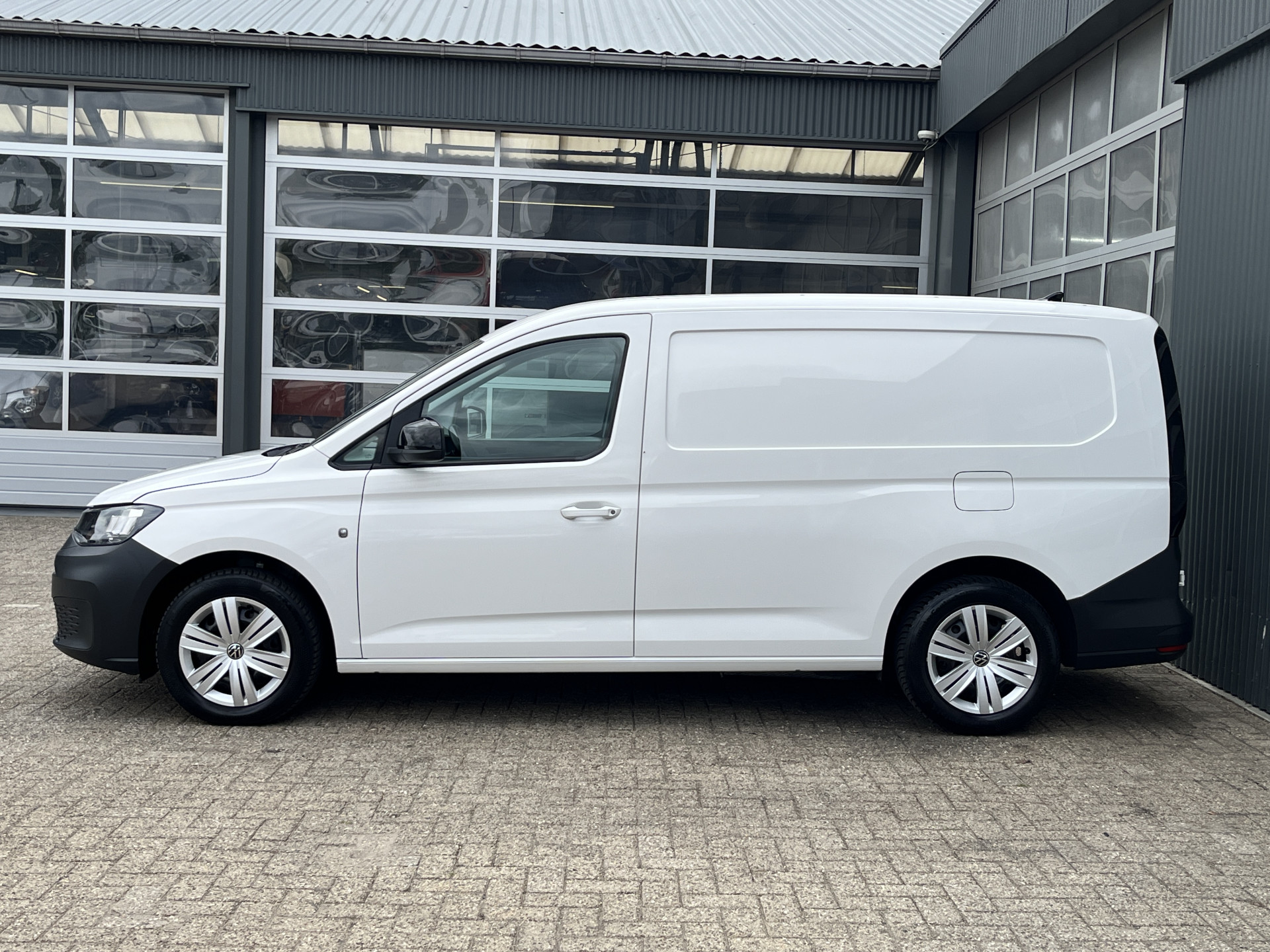 Foto van Volkswagen Caddy Modified Partition Wall
