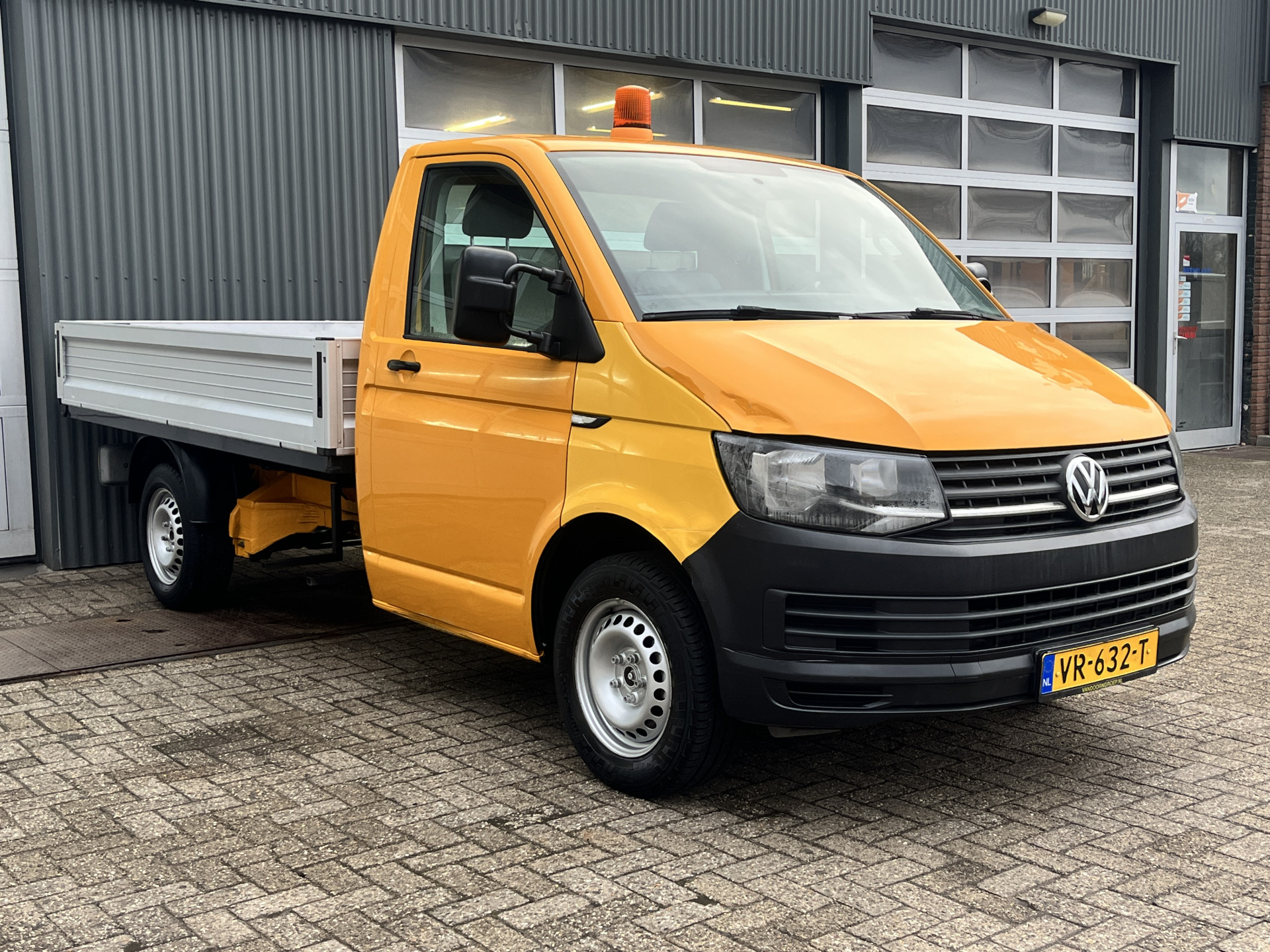 Volkswagen Transporter 2.0 TDI L2H1 Trendline 2015 - voorkant