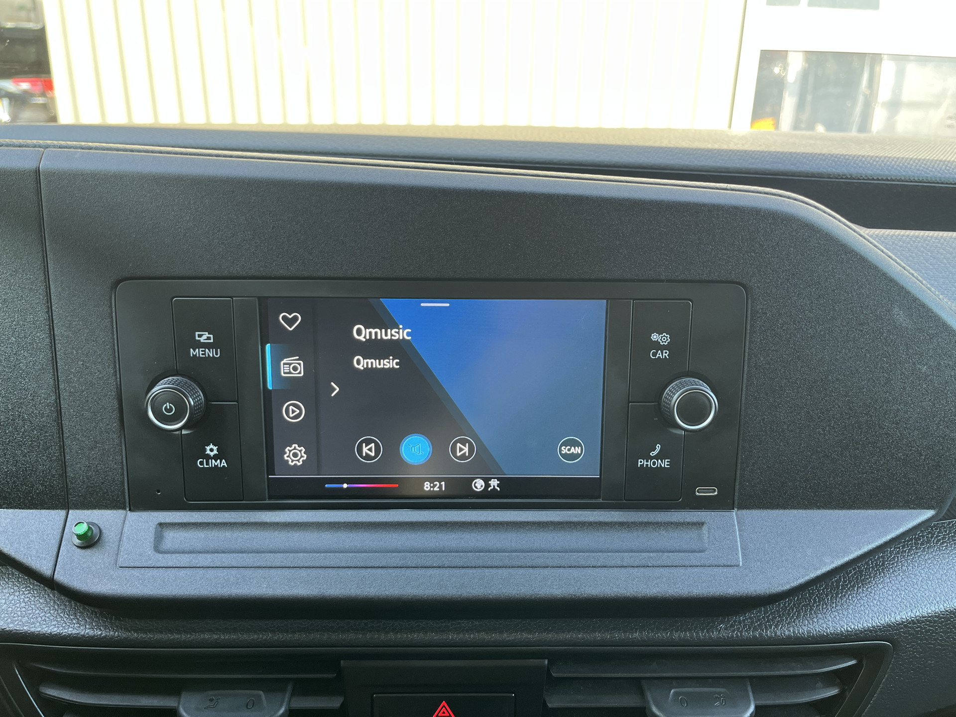 Foto van Volkswagen Caddy Modified Partition Wall