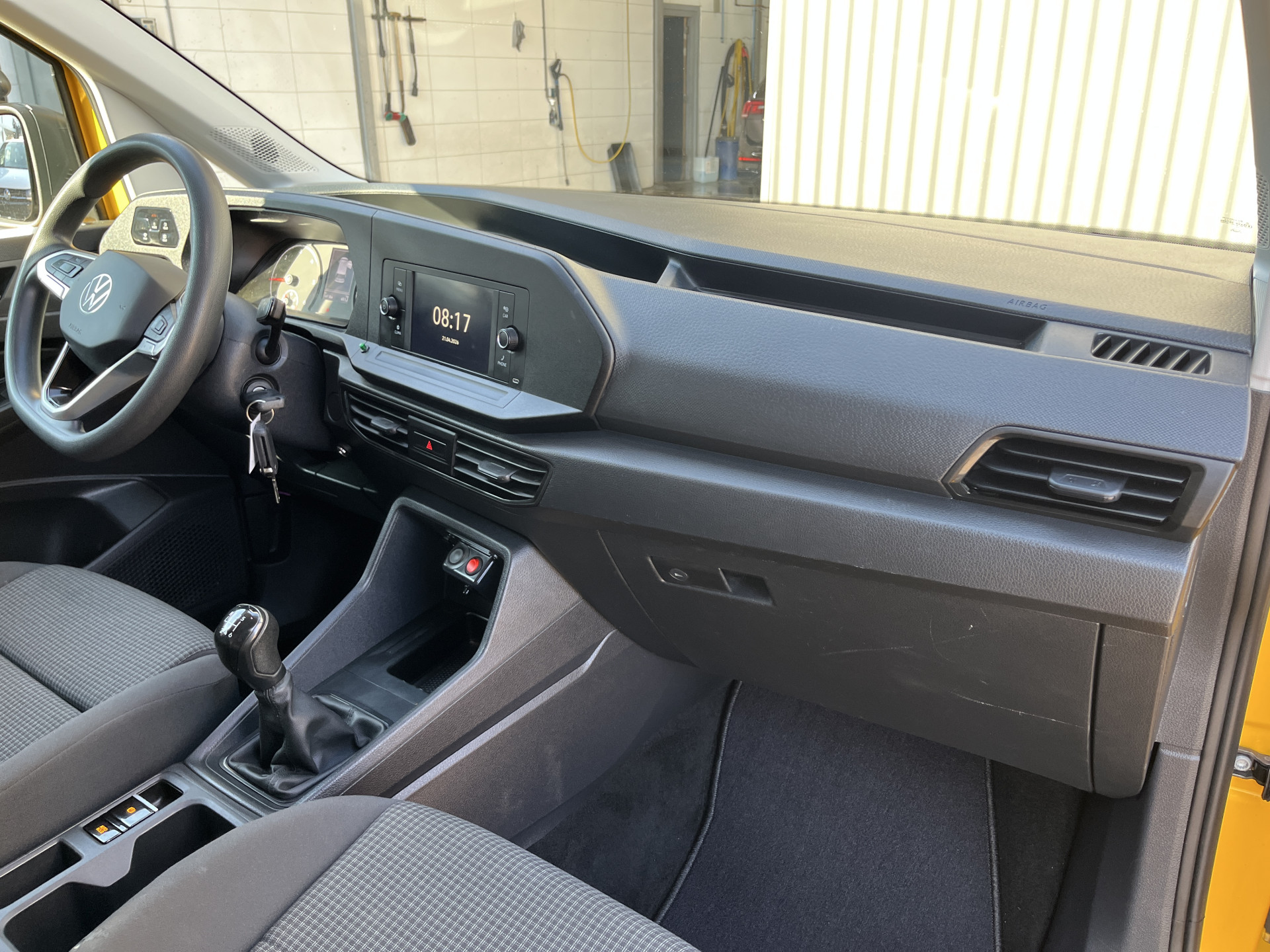 Foto van Volkswagen Caddy Modified Partition Wall