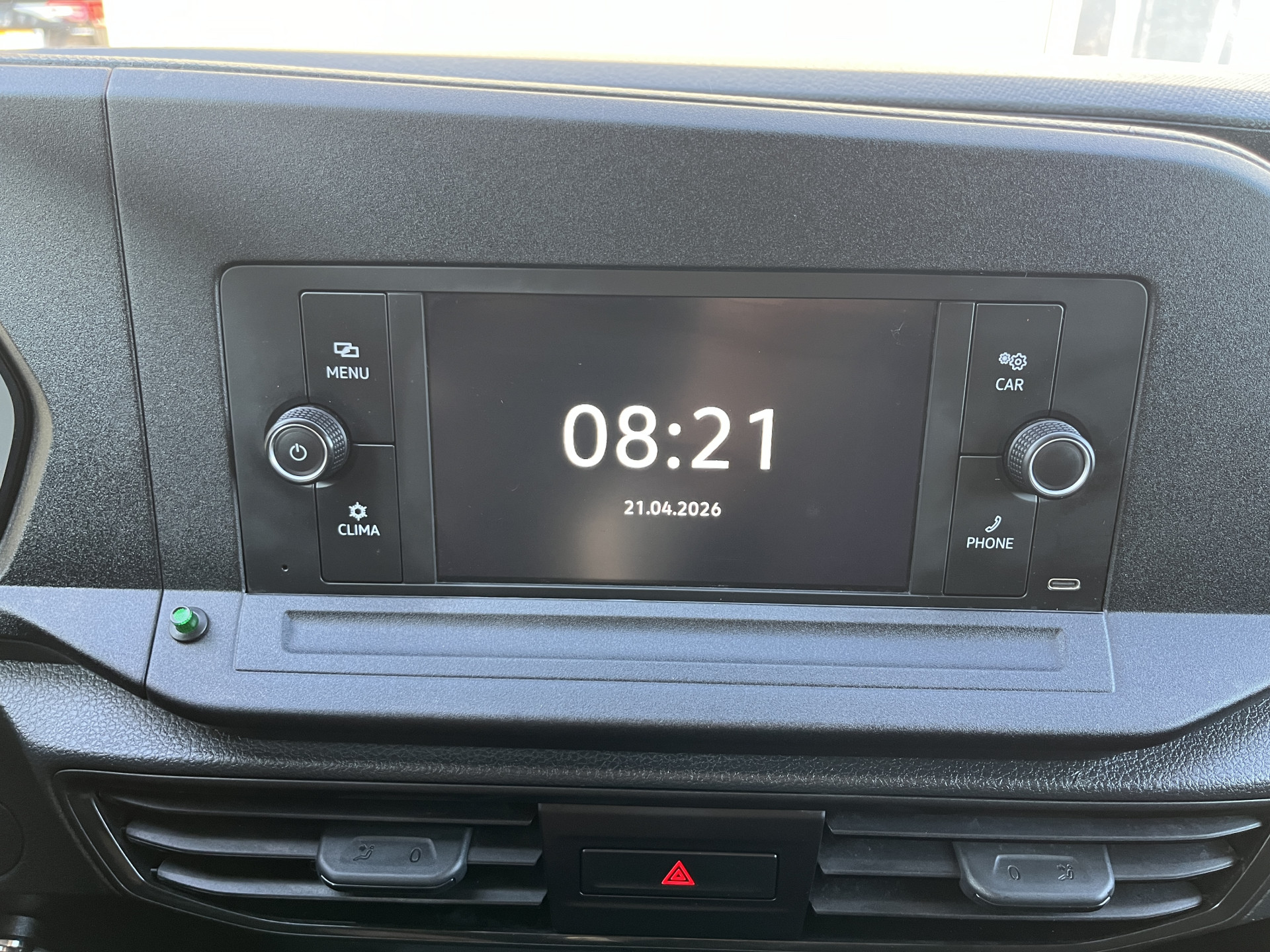 Foto van Volkswagen Caddy Modified Partition Wall