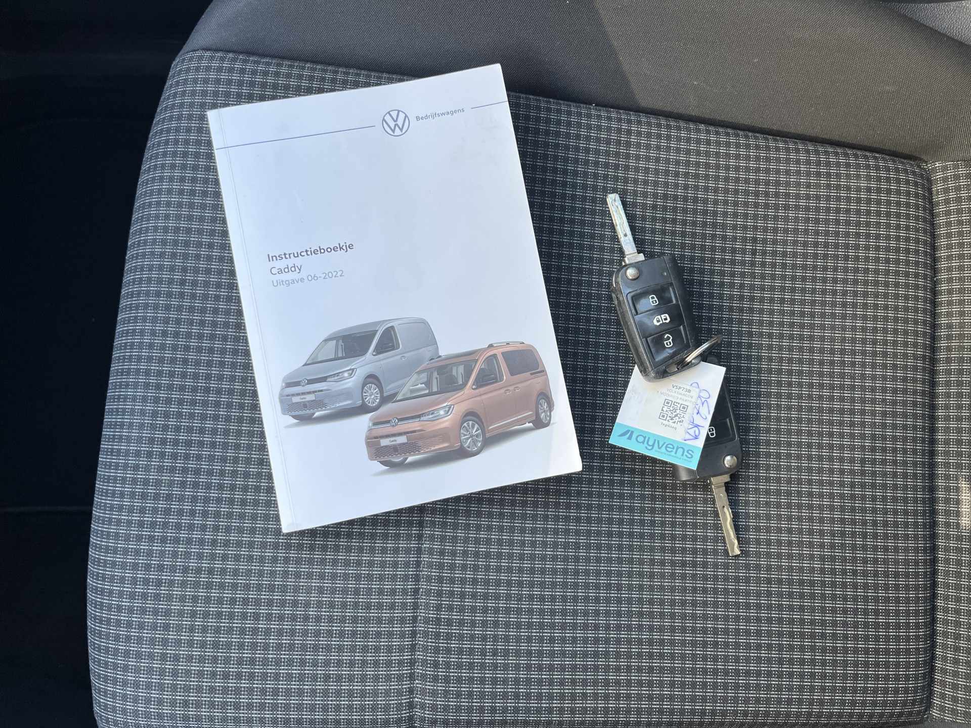 Foto van Volkswagen Caddy Modified Partition Wall