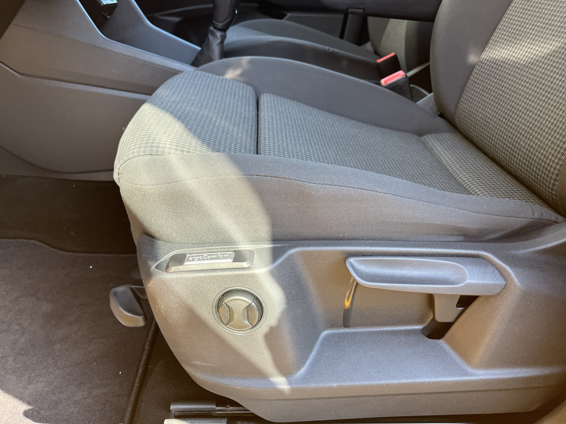 Foto van Volkswagen Caddy Modified Partition Wall